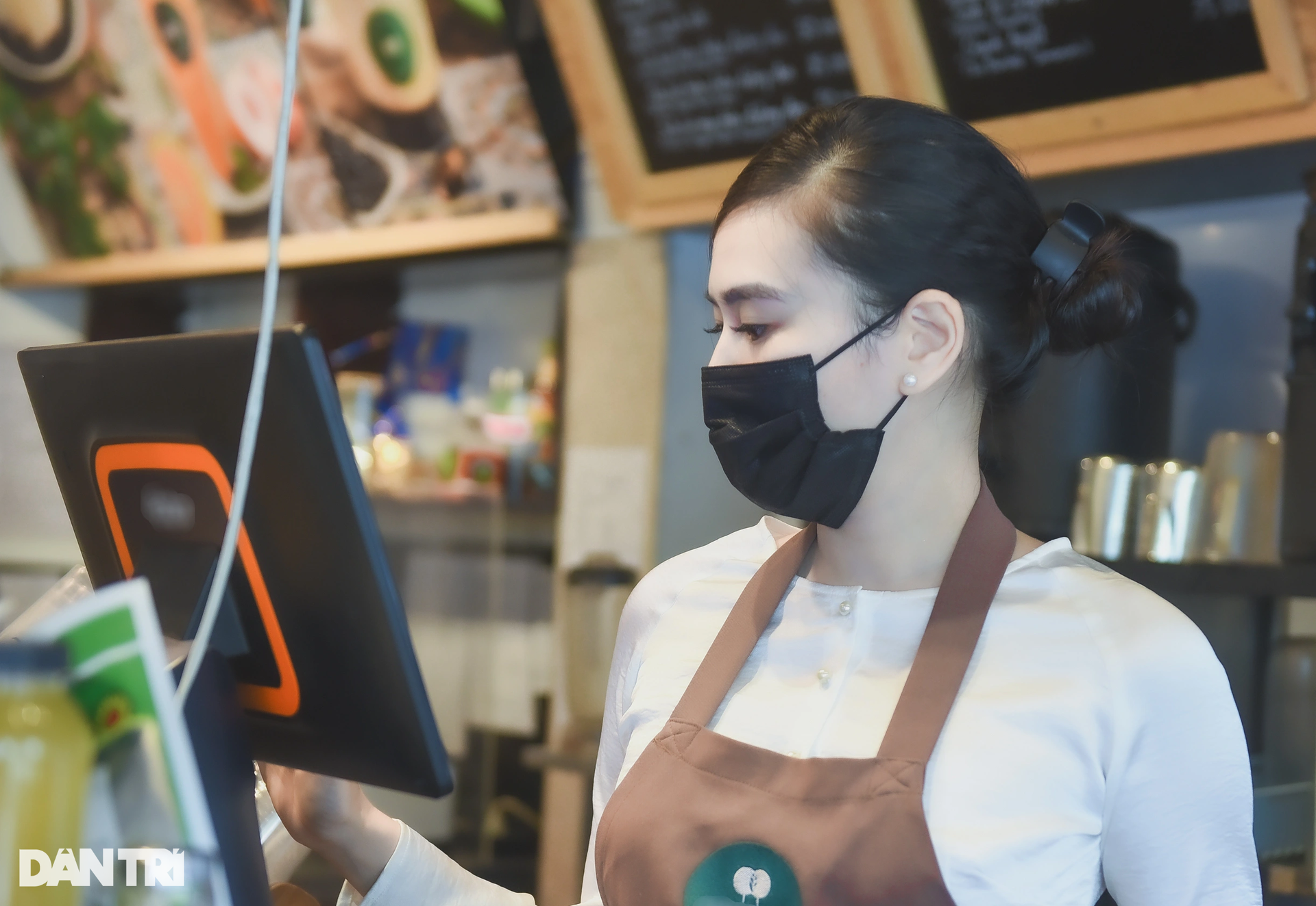 Góc khuất nữ DJ lấy chồng tuổi 20, làm mẹ đơn thân và 7 năm không ngủ