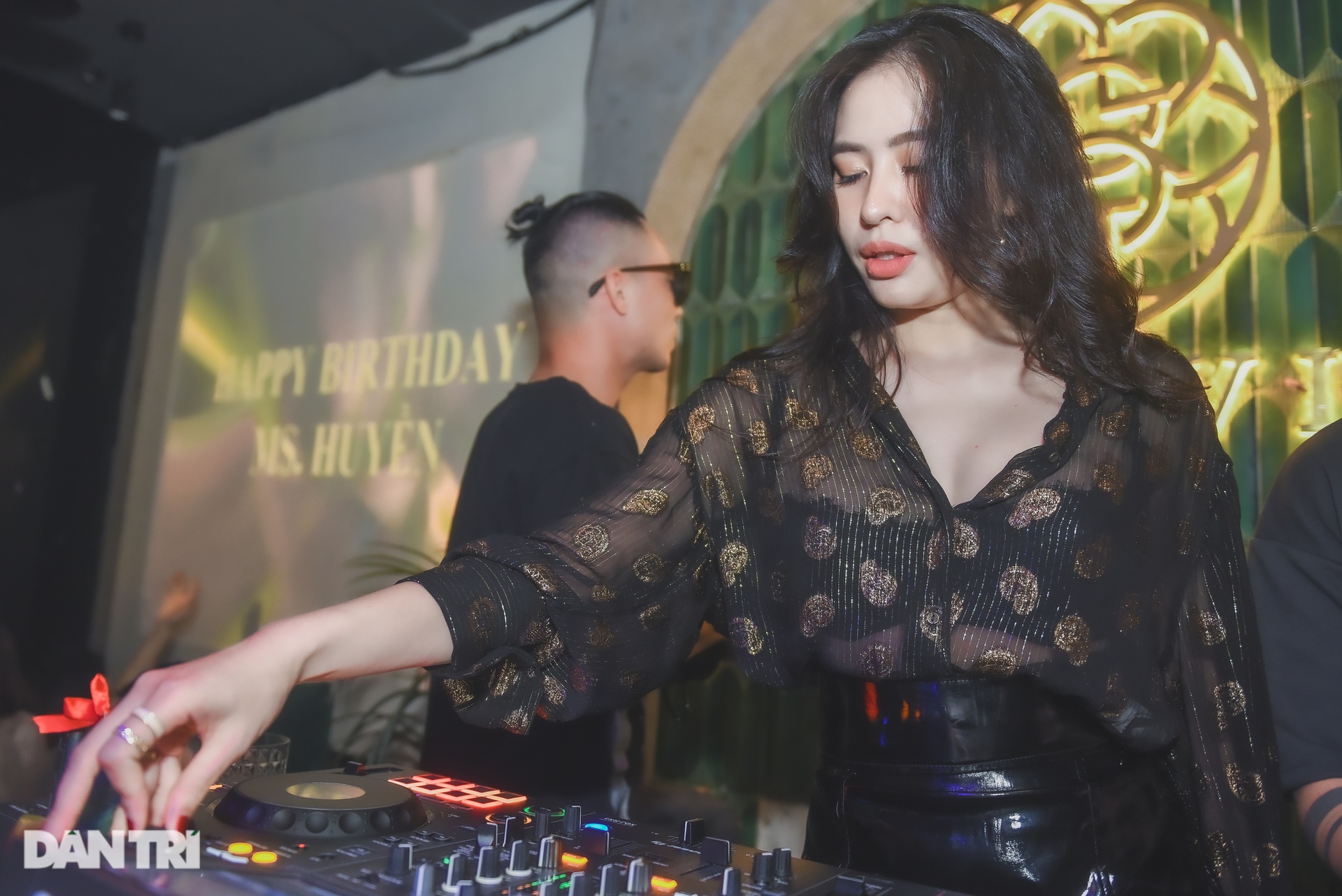 Góc khuất nữ DJ lấy chồng tuổi 20, làm mẹ đơn thân và 7 năm không ngủ