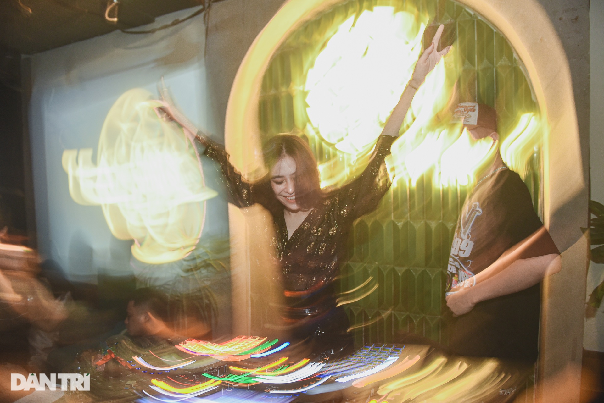 Góc khuất nữ DJ lấy chồng tuổi 20, làm mẹ đơn thân và 7 năm không ngủ