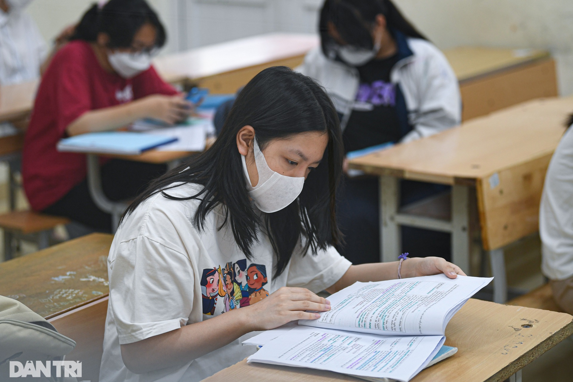 Thí sinh một mình một phòng ở kỳ thi căng thẳng vào lớp 10 trường chuyên HN