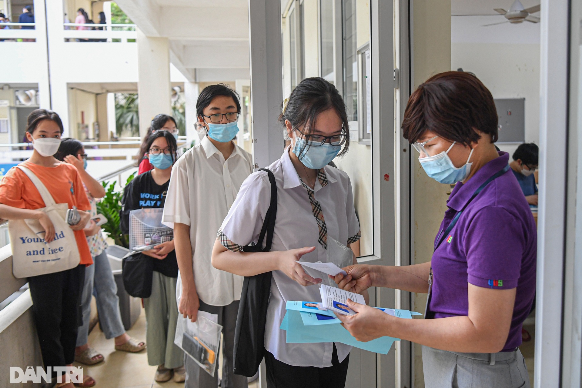Thí sinh một mình một phòng ở kỳ thi căng thẳng vào lớp 10 trường chuyên HN