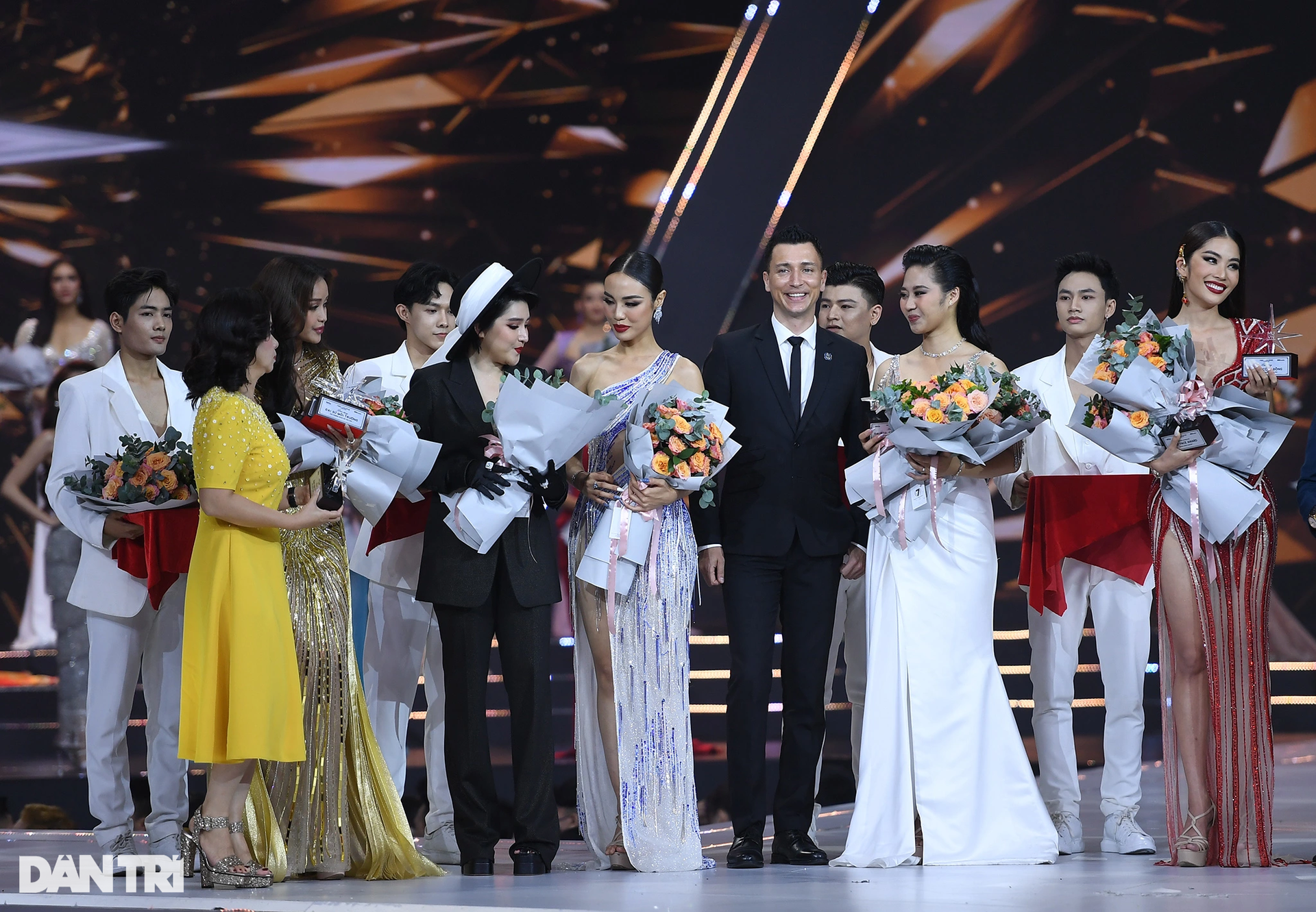 Ngắm top 41 thí sinh Hoa hậu Hoàn vũ Việt Nam lúc kín đáo, khi hở bạo - 23 Ngắm top 41 thí sinh Hoa hậu Hoàn vũ Việt Nam lúc kín đáo, khi hở bạo - 23