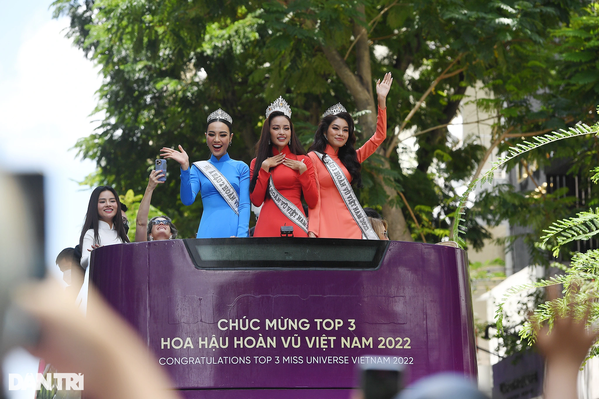 Hoa hậu Hoàn vũ 2022 Ngọc Châu xúc động chào ra mắt người dân TPHCM - 1 Hoa hậu Hoàn vũ 2022 Ngọc Châu xúc động chào ra mắt người dân TPHCM - 1