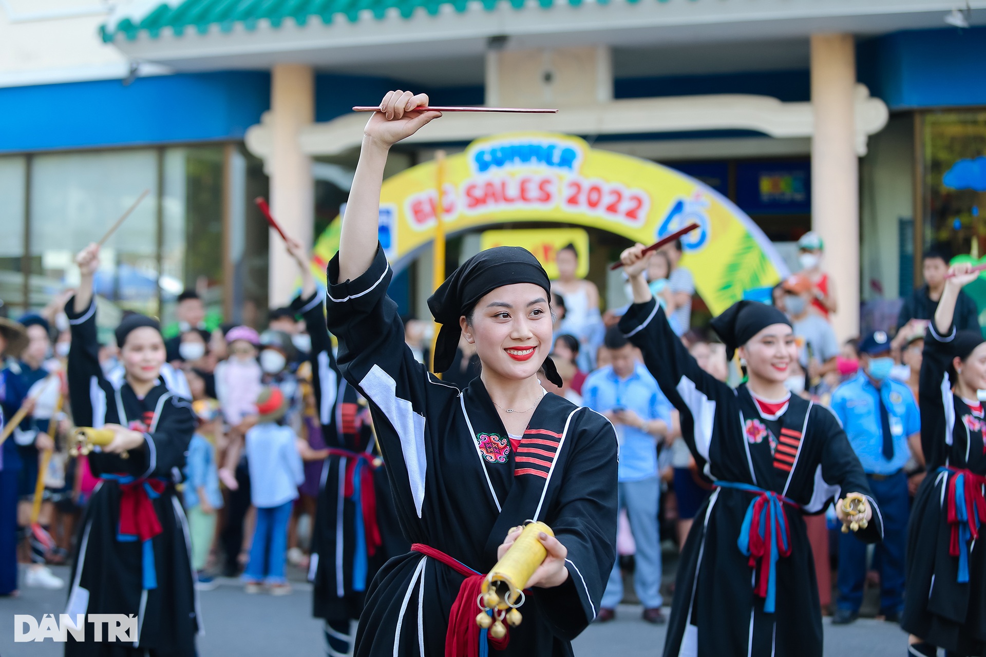 Rực rỡ sắc màu lễ hội đường phố tại Festival Huế 2022 - 2