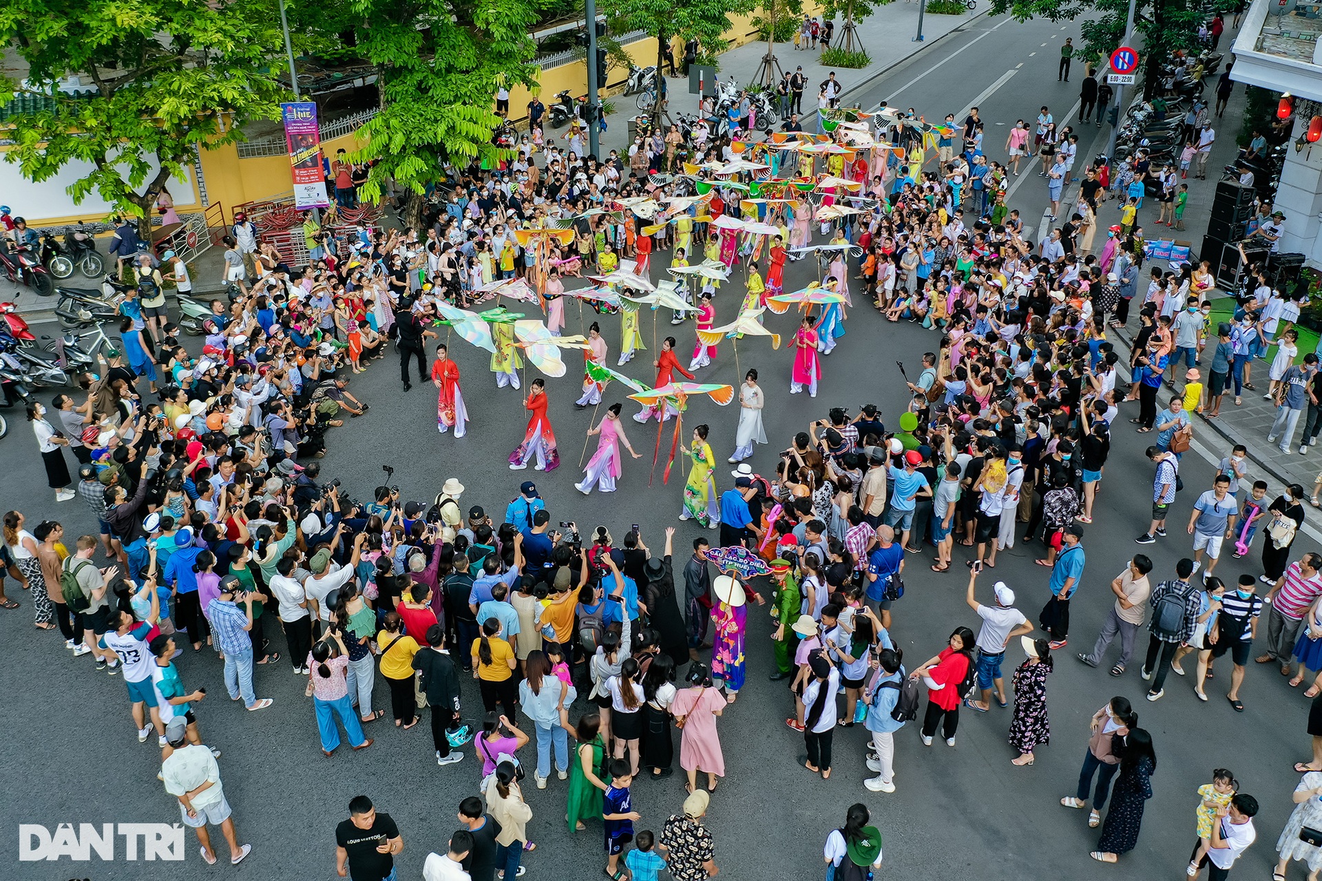 Rực rỡ sắc màu lễ hội đường phố tại Festival Huế 2022 - 9