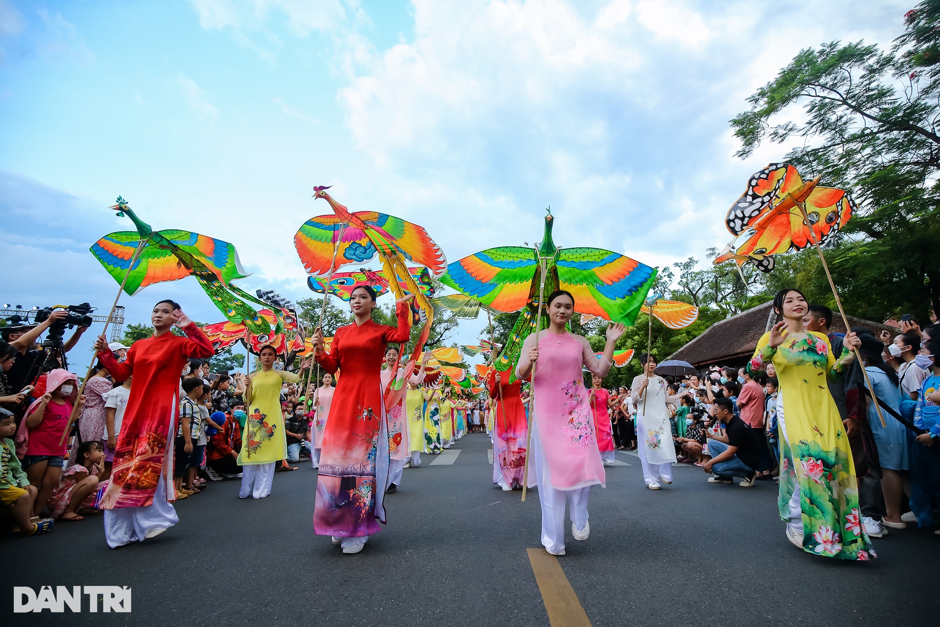 Rực rỡ sắc màu lễ hội đường phố tại Festival Huế 2022 - 8