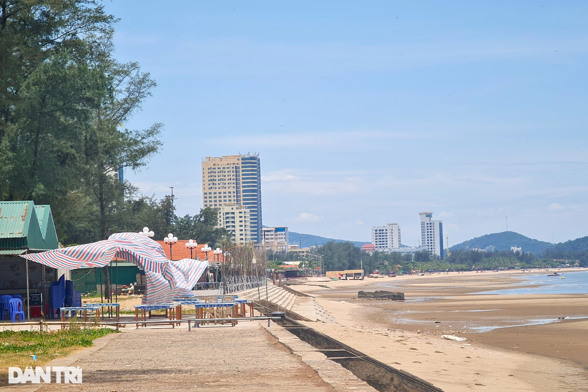 Di dời hơn 220 ki ốt, nhà nghỉ dưỡng trên bãi biển đẹp nhất miền Trung - 8