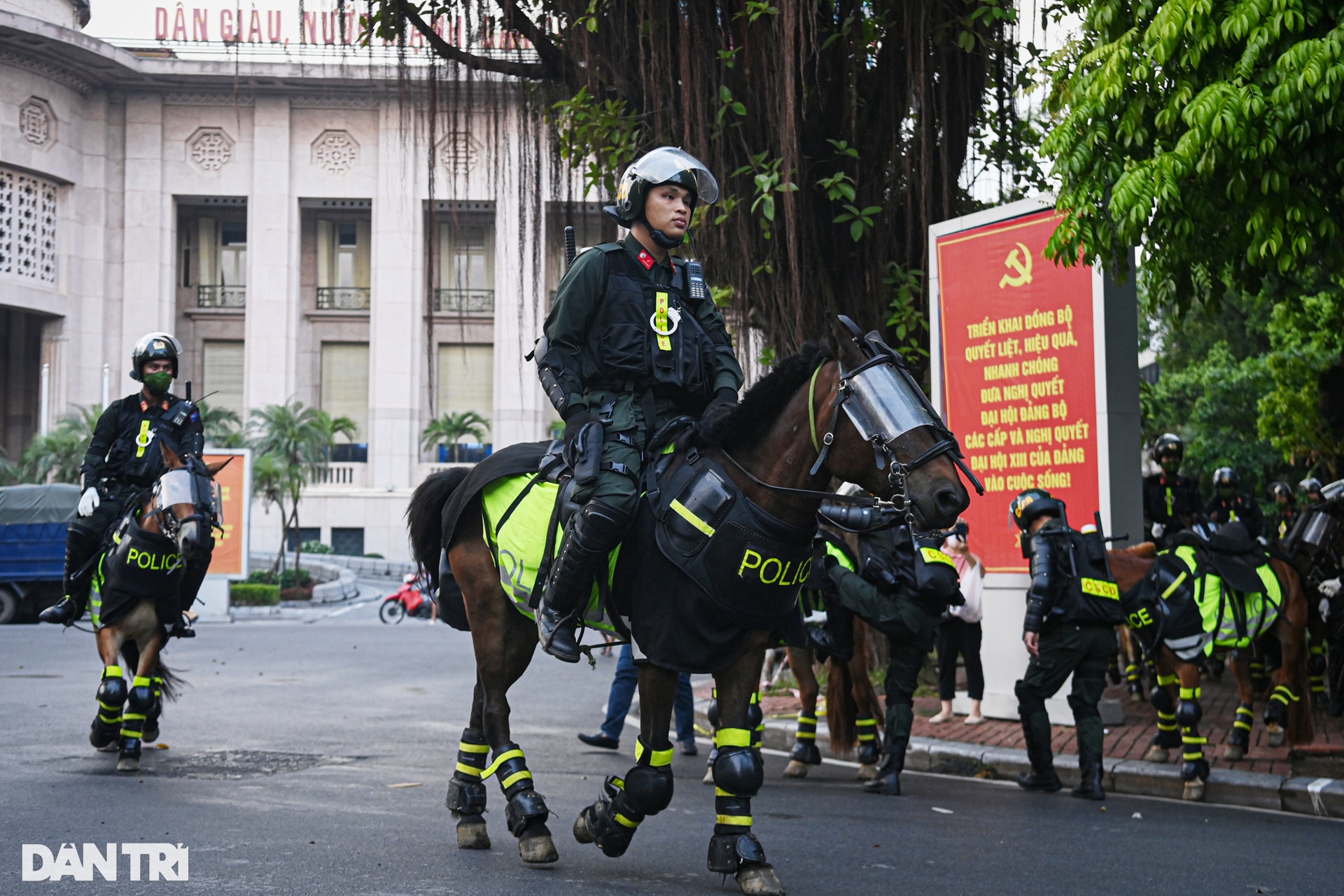 Mãn nhãn hình ảnh CSCĐ Kỵ binh diễu hành quanh phố đi bộ hồ Gươm - 5