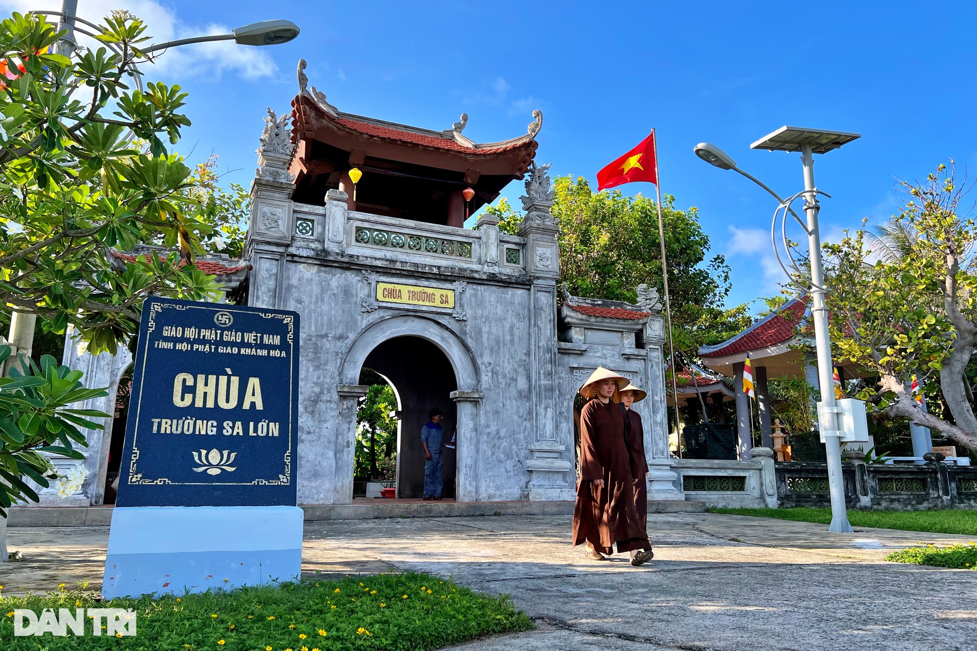 9 cột mốc tâm linh vững chãi giữa Trường Sa - 5 9 cột mốc tâm linh vững chãi giữa Trường Sa - 5