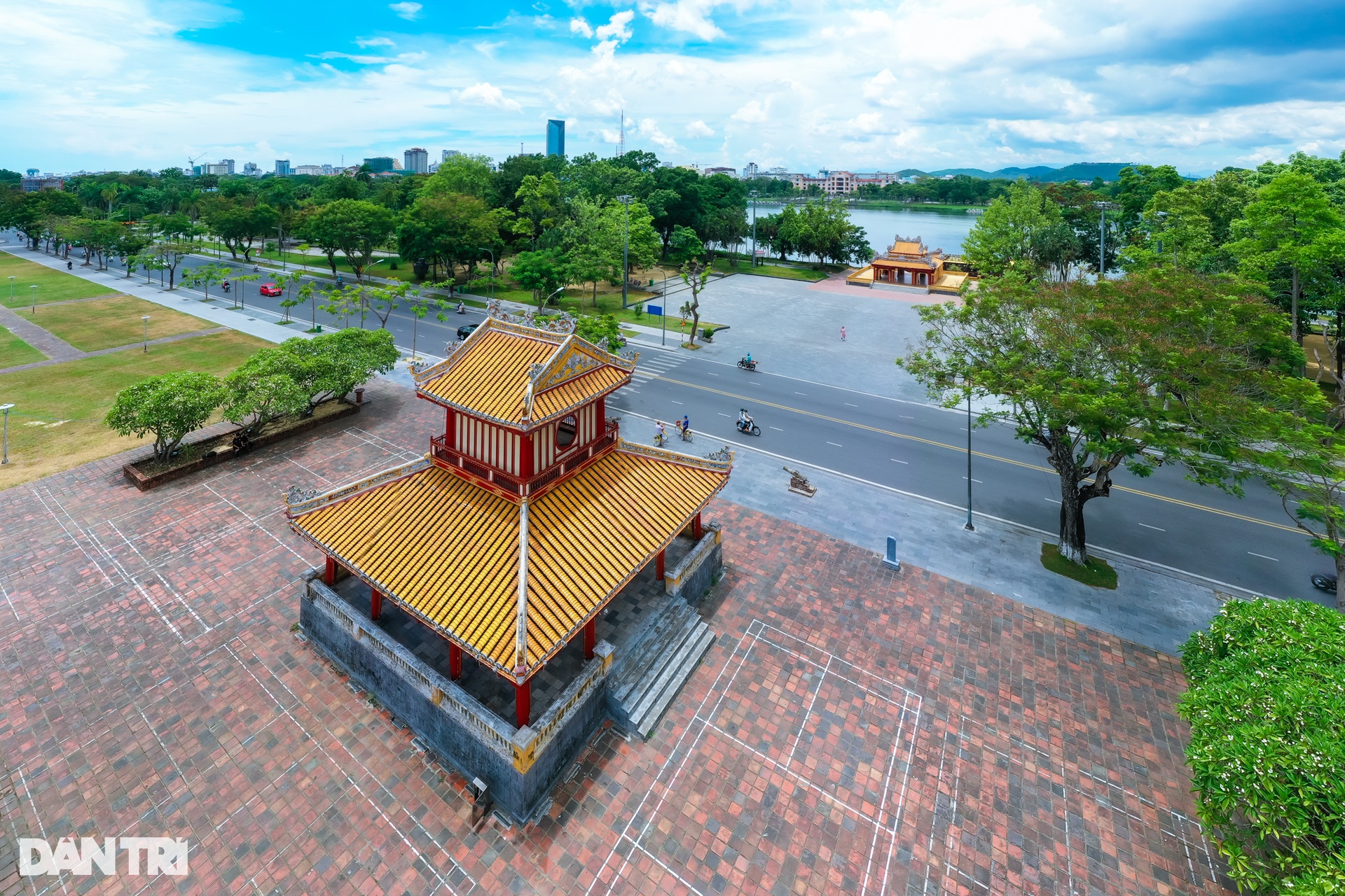 Toàn cảnh Phu Văn Lâu - minh chứng sống lịch sử cố đô Huế