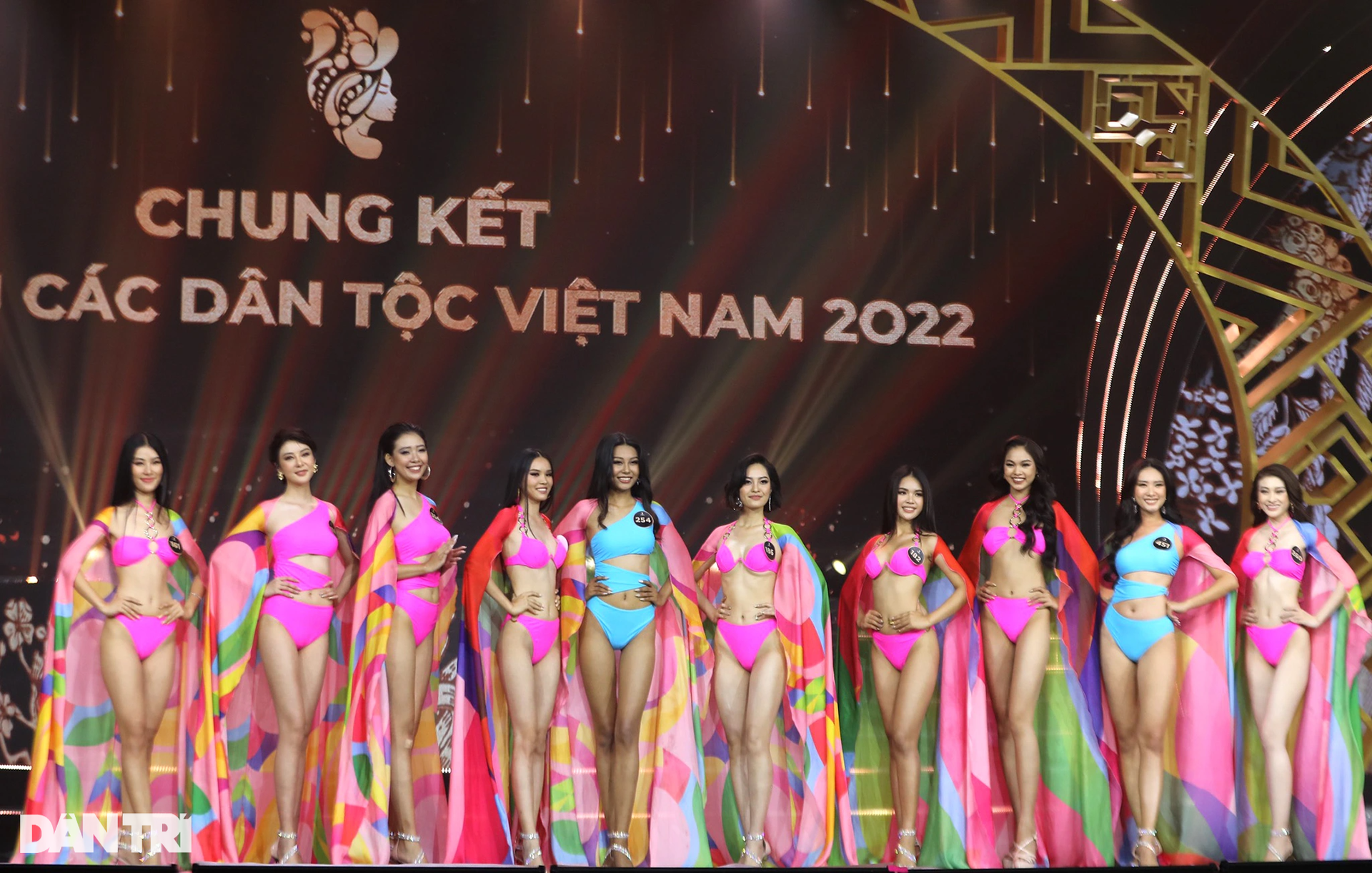 Đã mắt xem top 15 Hoa hậu các Dân tộc Việt Nam trình diễn bikini