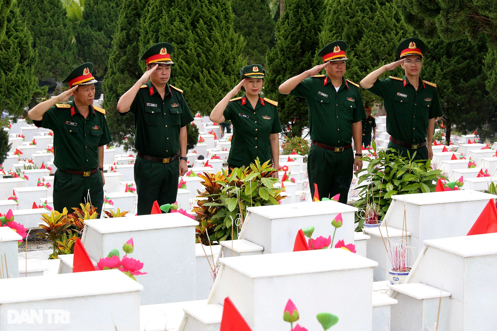 Xúc động, trang nghiêm tại Nghĩa trang Liệt sĩ Vị Xuyên những ngày tháng 7 - 3