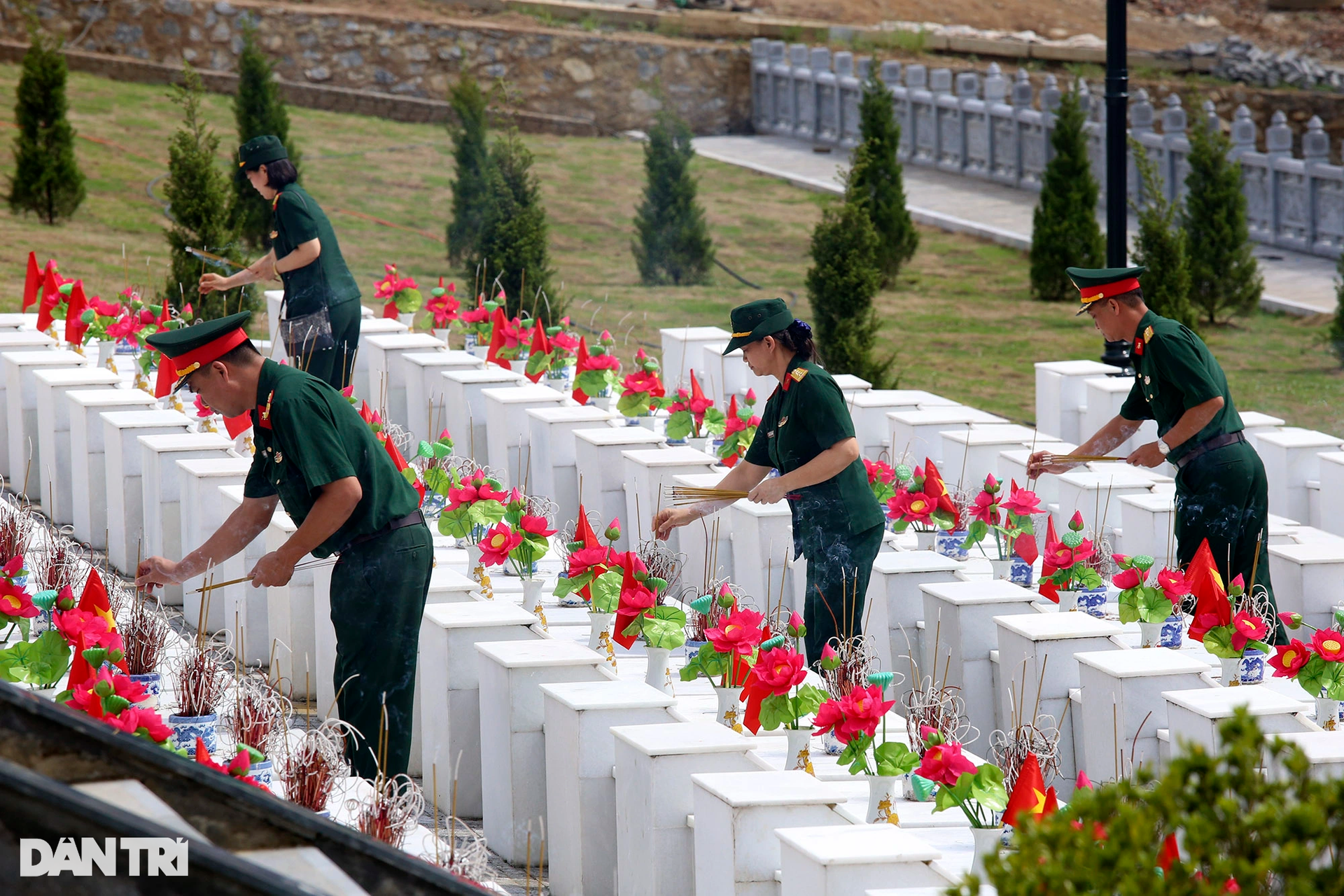 Xúc động, trang nghiêm tại Nghĩa trang Liệt sĩ Vị Xuyên những ngày tháng 7 - 5