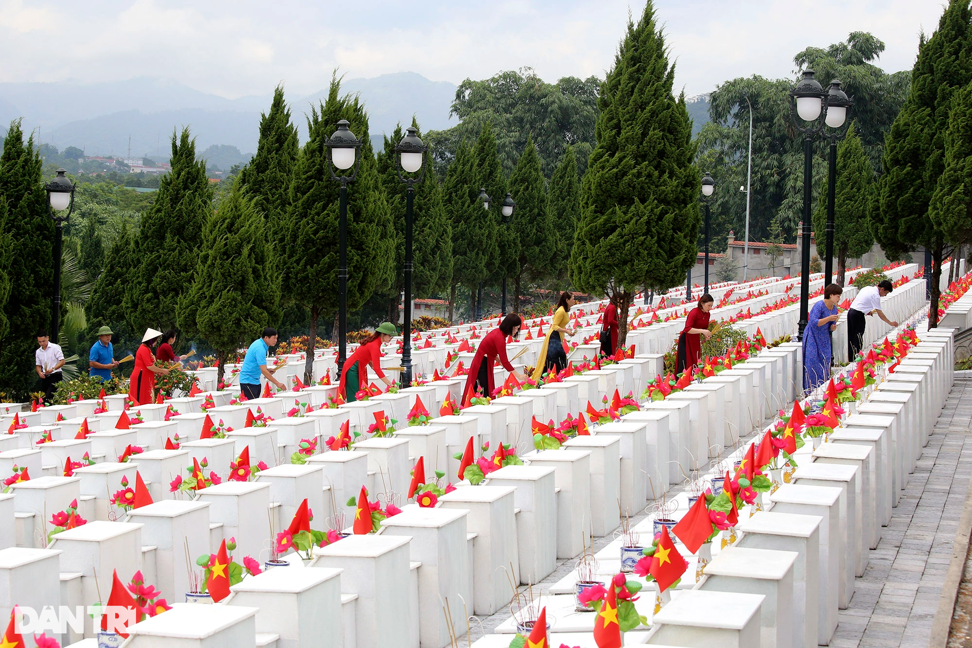 Xúc động, trang nghiêm tại Nghĩa trang Liệt sĩ Vị Xuyên những ngày tháng 7 - 6