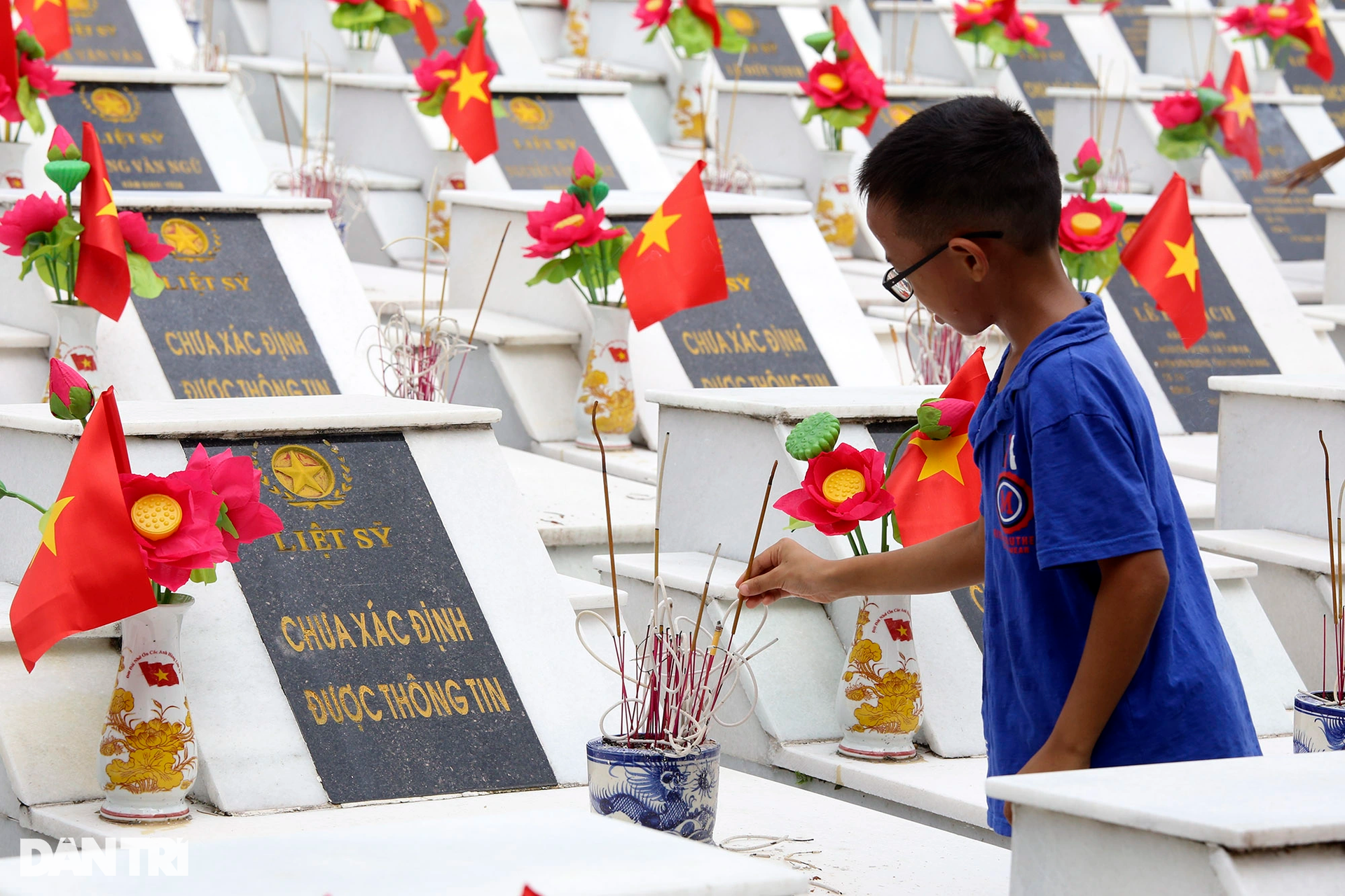 Xúc động, trang nghiêm tại Nghĩa trang Liệt sĩ Vị Xuyên những ngày tháng 7 - 8