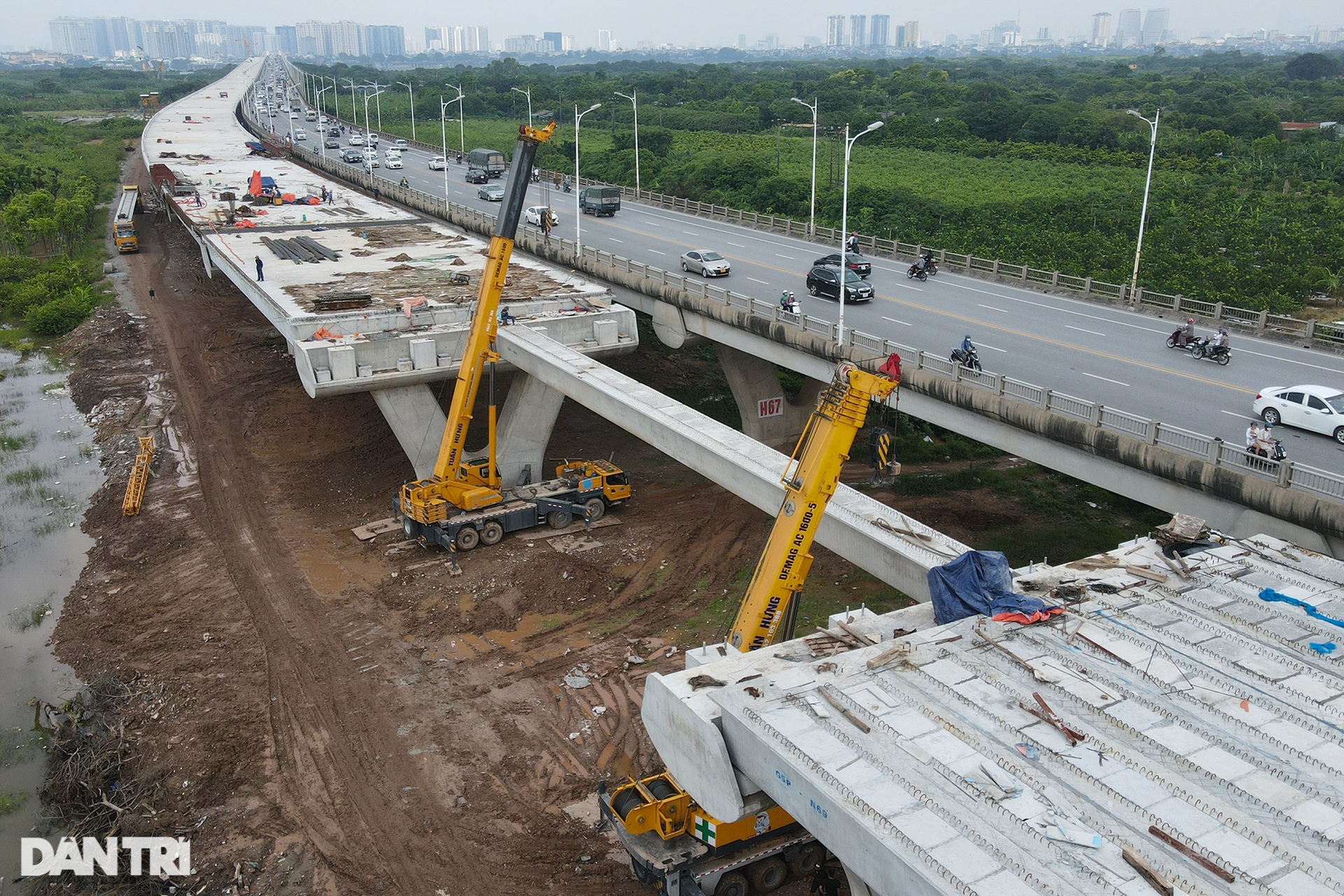 Cảnh hợp long nhịp cầu cạn cuối cùng dự án cầu Vĩnh Tuy giai đoạn 2 - 2