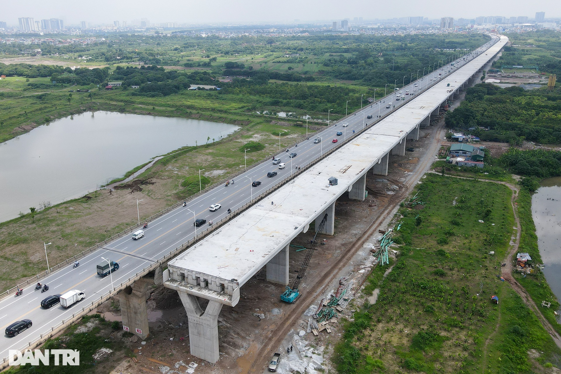 Cảnh hợp long nhịp cầu cạn cuối cùng dự án cầu Vĩnh Tuy giai đoạn 2 - 6