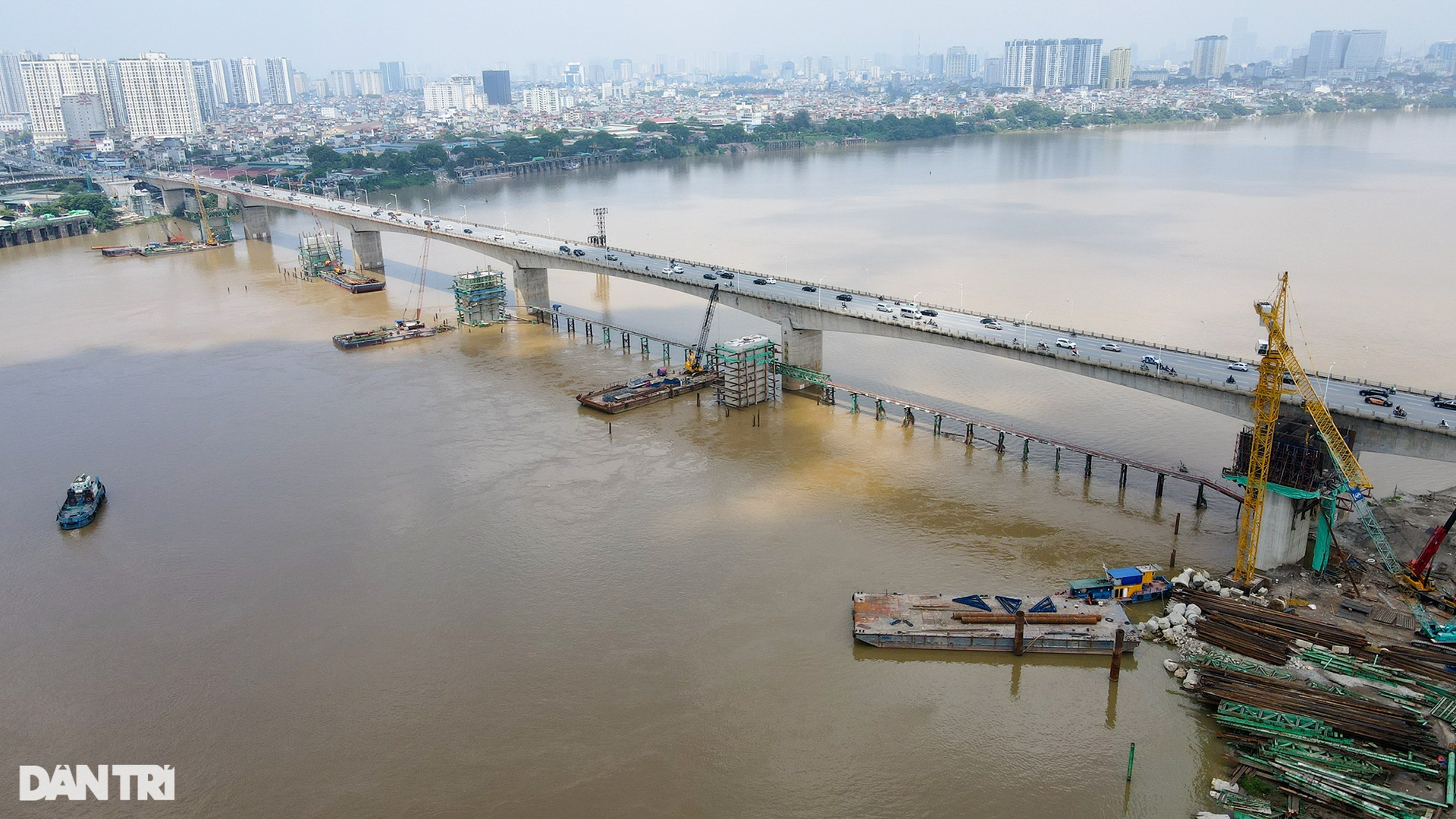 Cảnh hợp long nhịp cầu cạn cuối cùng dự án cầu Vĩnh Tuy giai đoạn 2 - 10 Cảnh hợp long nhịp cầu cạn cuối cùng dự án cầu Vĩnh Tuy giai đoạn 2 - 10