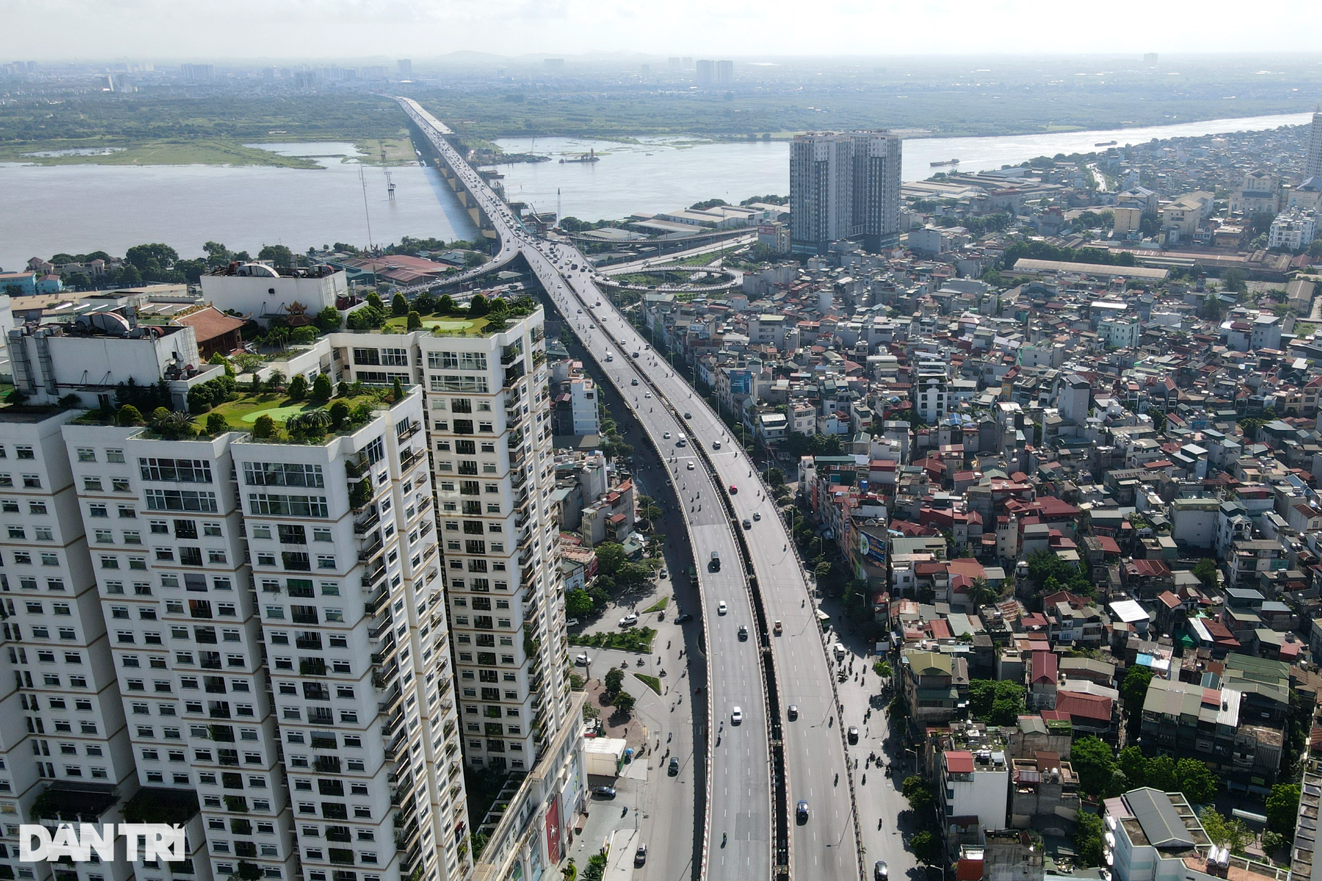 Cảnh hợp long nhịp cầu cạn cuối cùng dự án cầu Vĩnh Tuy giai đoạn 2 - 13 Cảnh hợp long nhịp cầu cạn cuối cùng dự án cầu Vĩnh Tuy giai đoạn 2 - 13