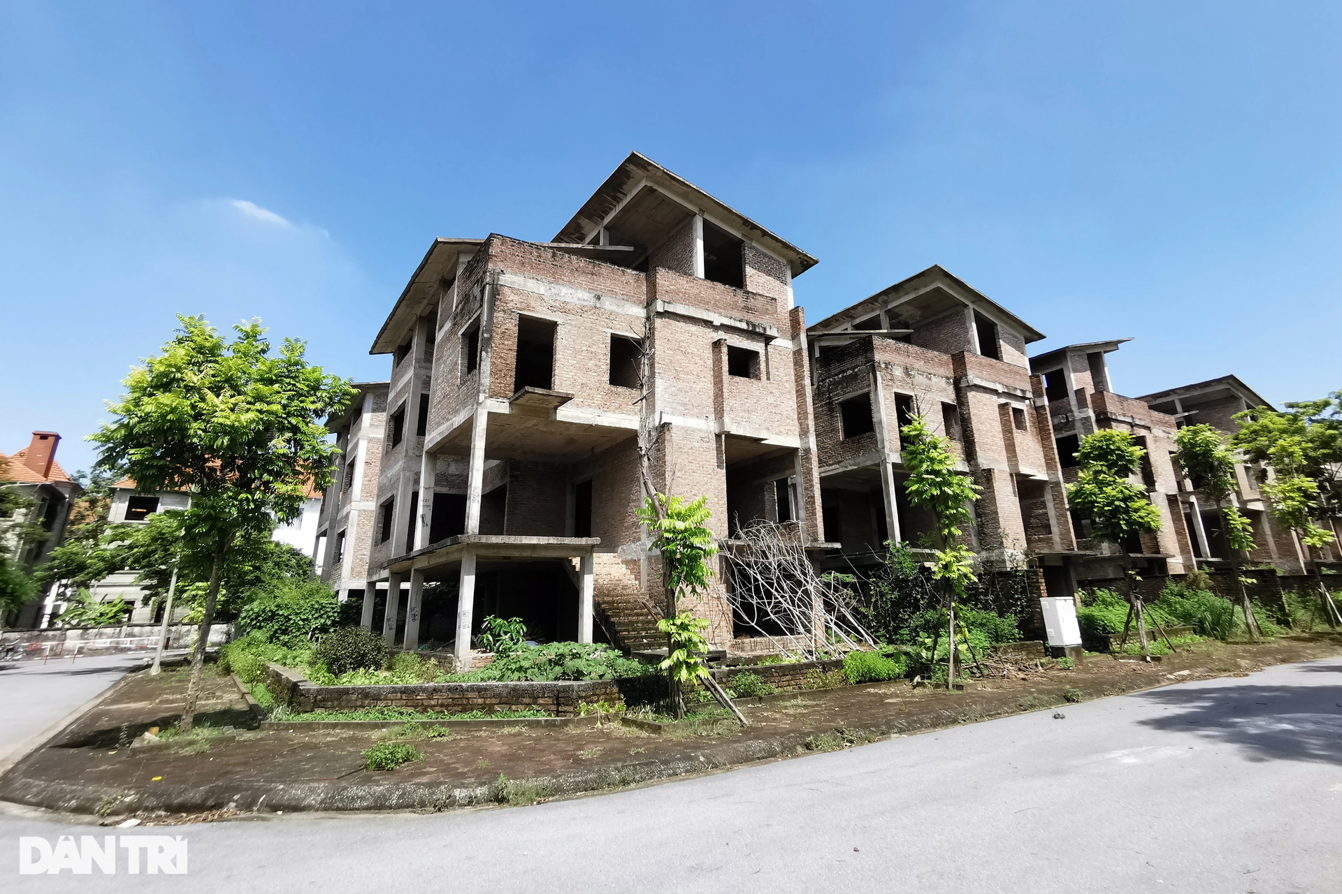 Biệt thự bỏ hoang ở Hà Nội được hét giá khiến đại gia cũng than bỏng tay