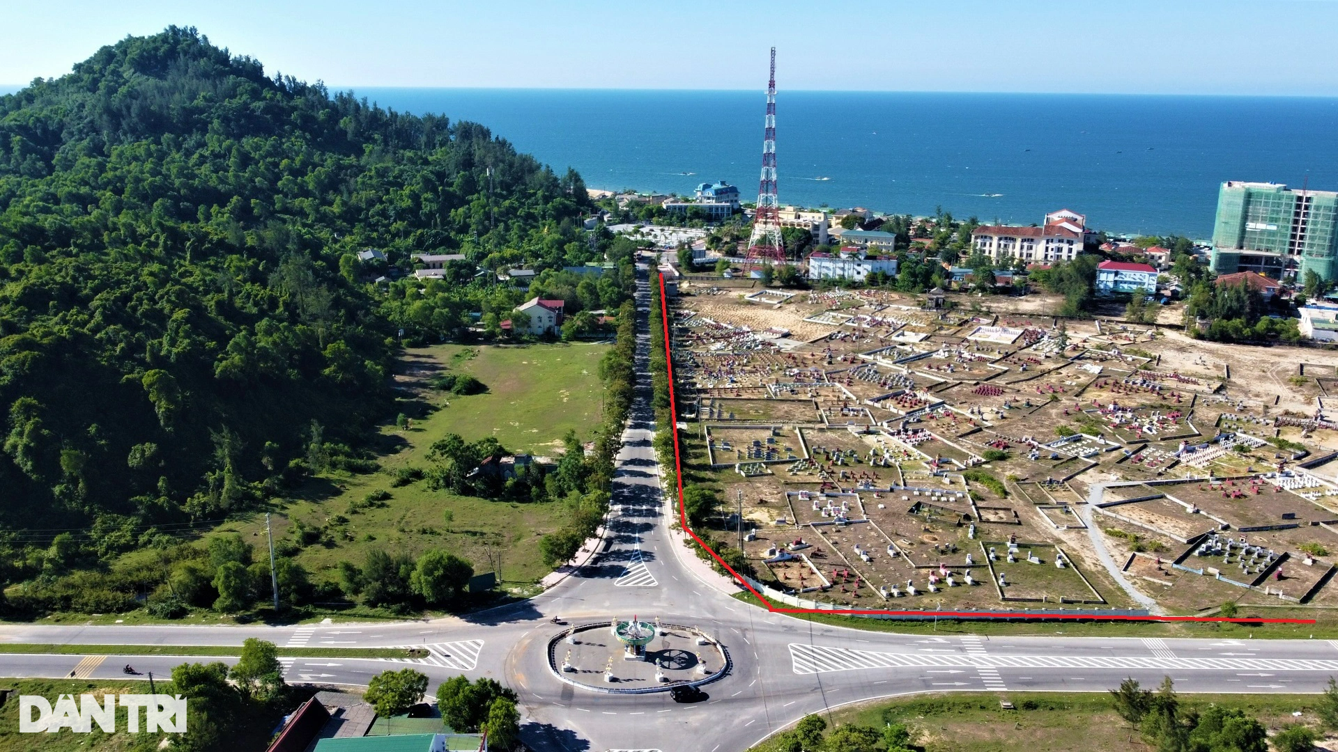 Khách sạn view nghĩa trang, ki ốt nhếch nhác ở biển Thiên Cầm