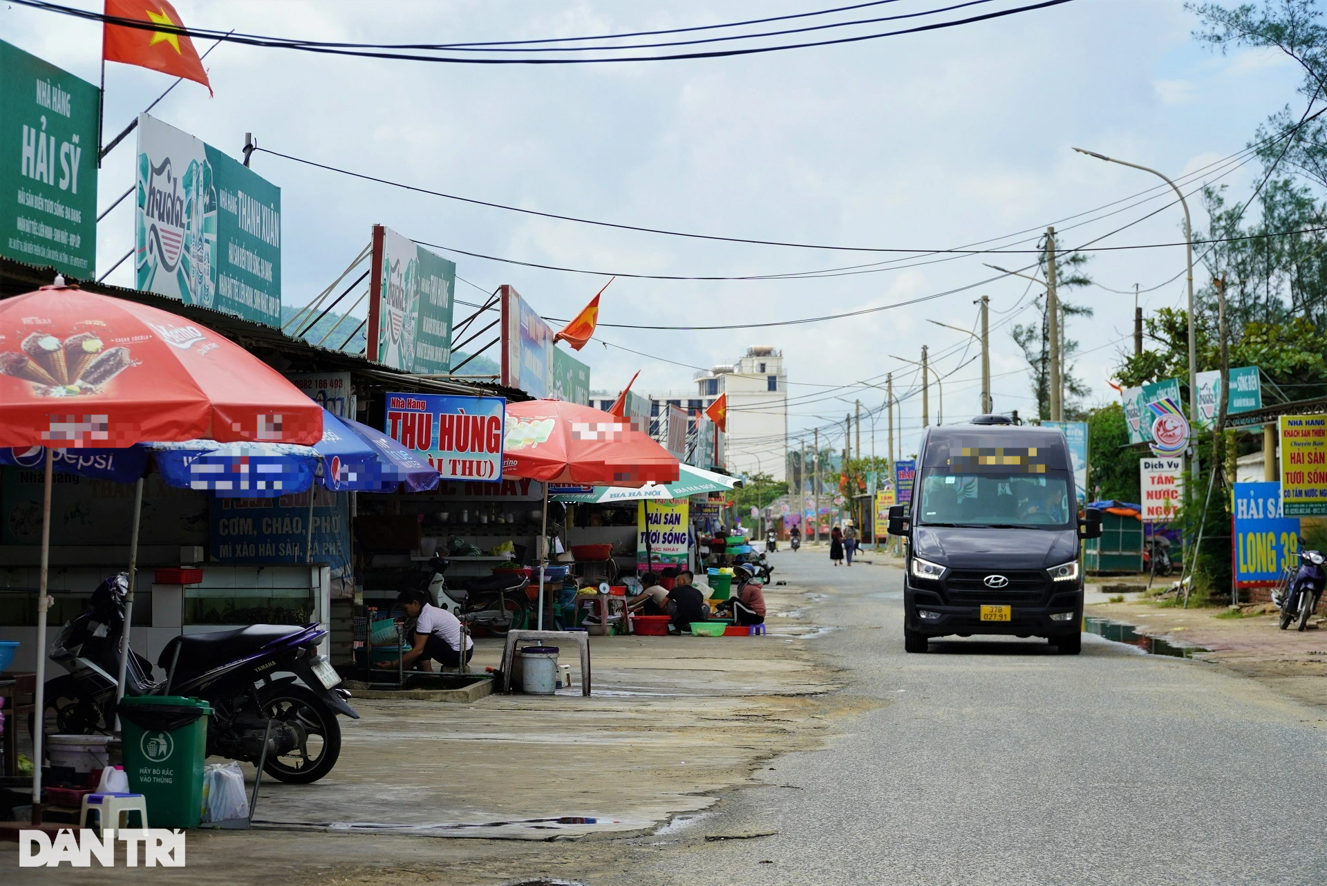 Khách sạn view nghĩa trang, ki ốt nhếch nhác ở biển Thiên Cầm