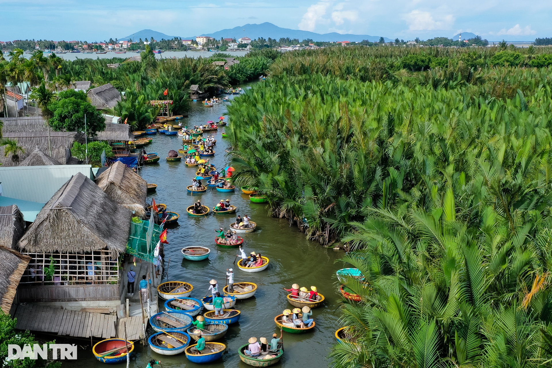 Trải nghiệm lắc thúng bồng bềnh trên sông nước ở rừng dừa Quảng Nam - 1
