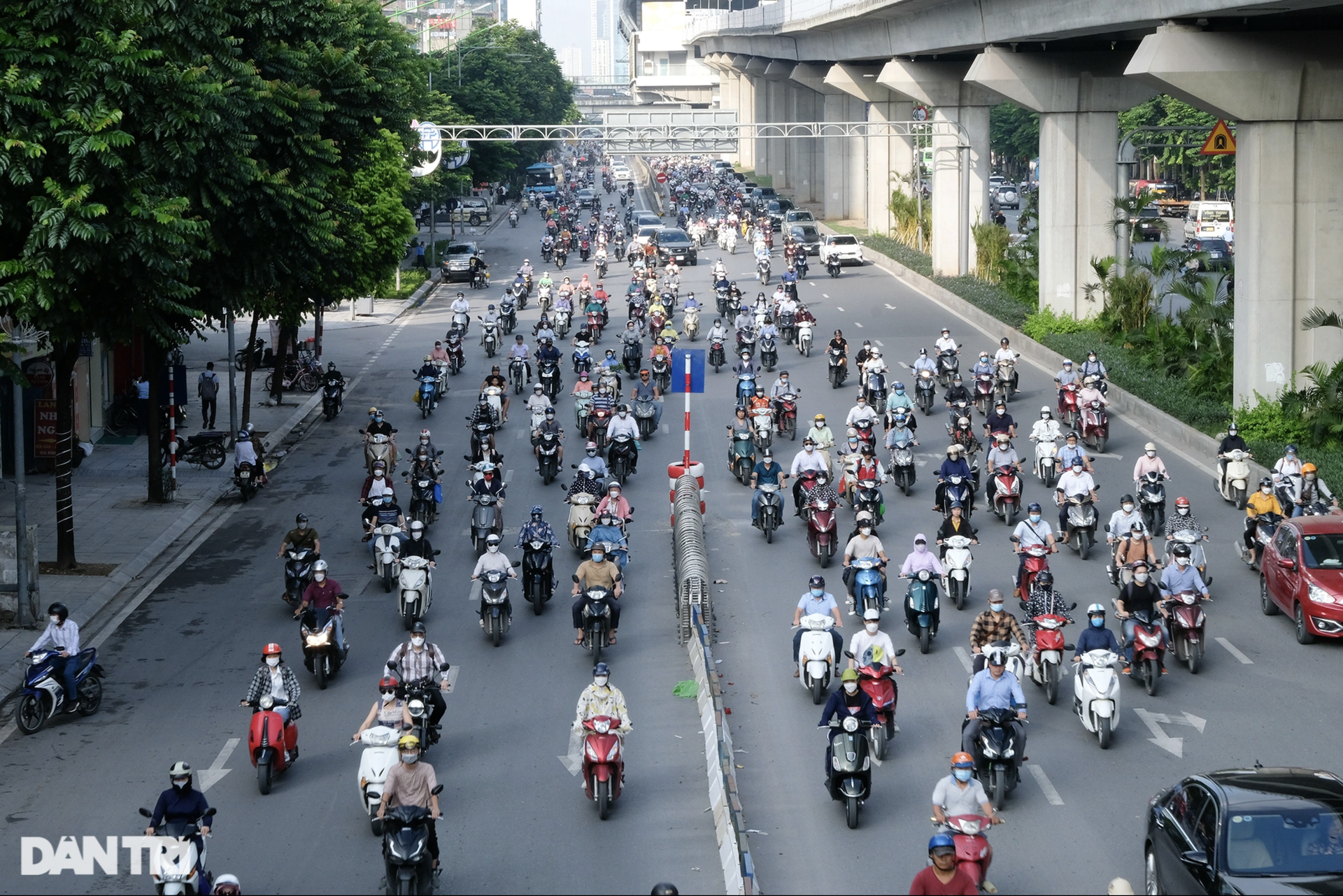 Gặp nhiều bất cập, đường Nguyễn Trãi có thông thoáng hơn sau khi phân làn? - 2