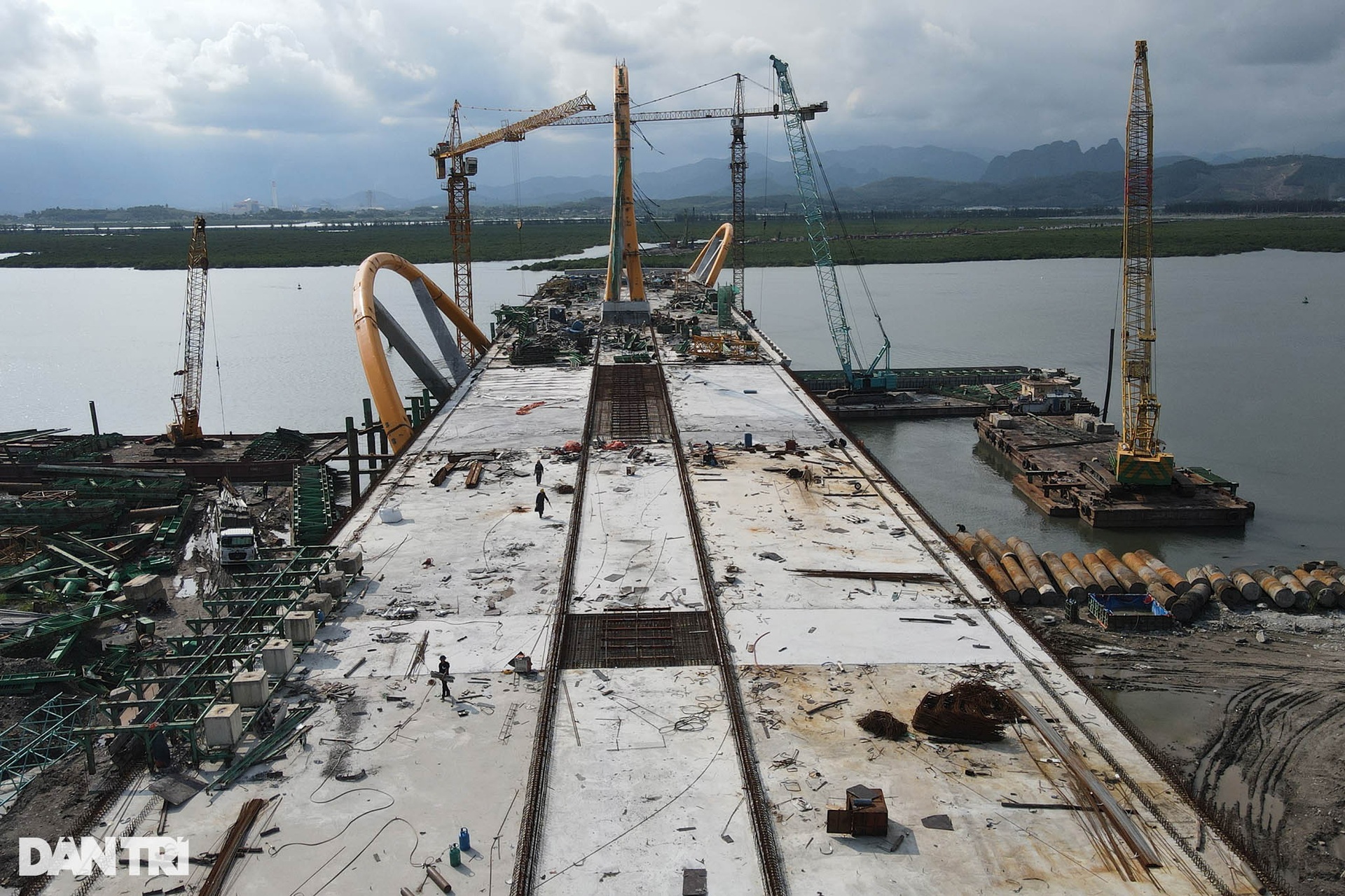 Đại công trường xây dựng cầu Cửa Lục 3 hơn 1.700 tỷ đồng ở Quảng Ninh - 5