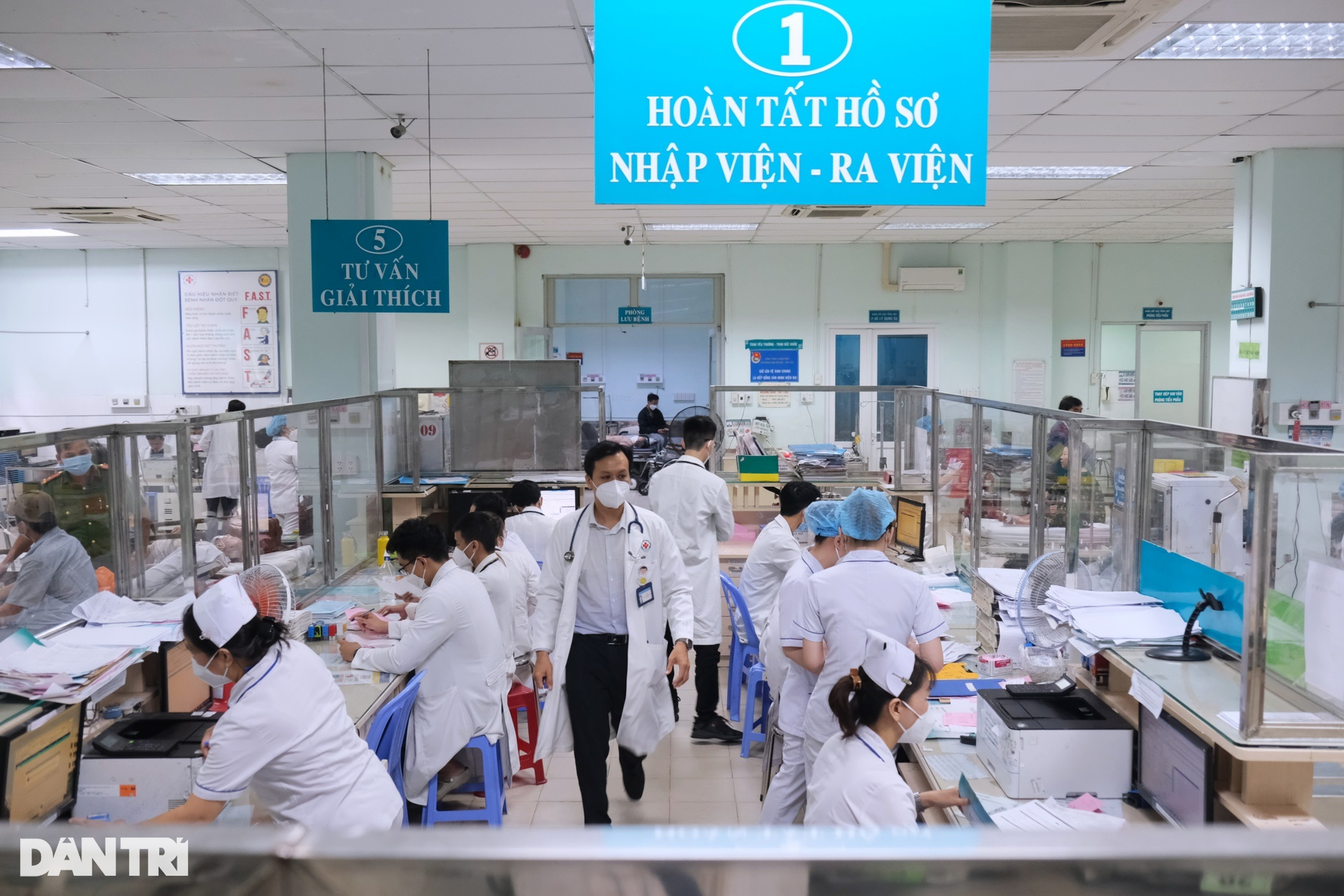 Bệnh viện cấp cứu hàng đầu TPHCM làm gì để bác sĩ không bị hành hung?