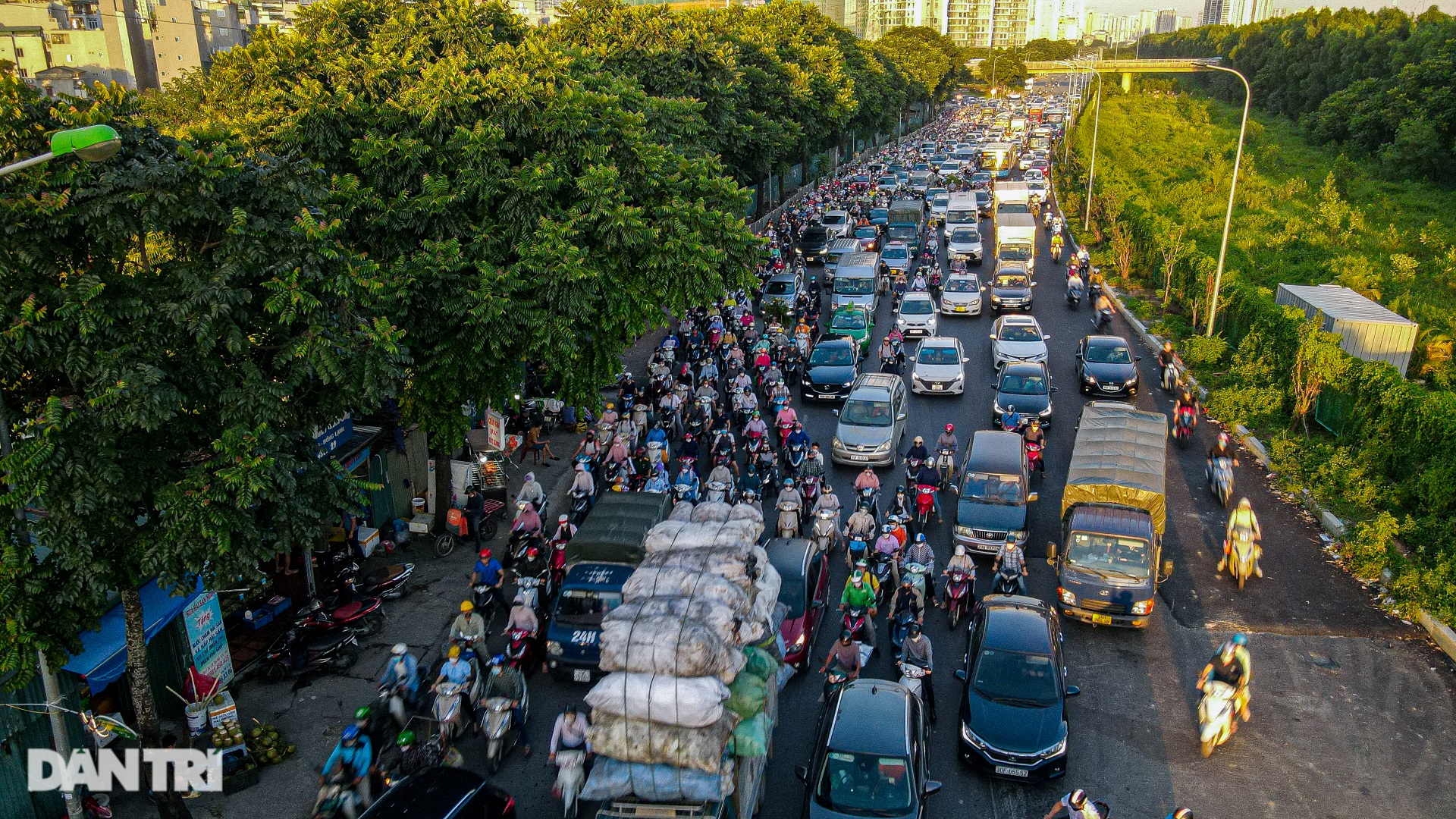 Đường gom Đại lộ Thăng Long thành con đường đau khổ vì ùn tắc triền miên - 8