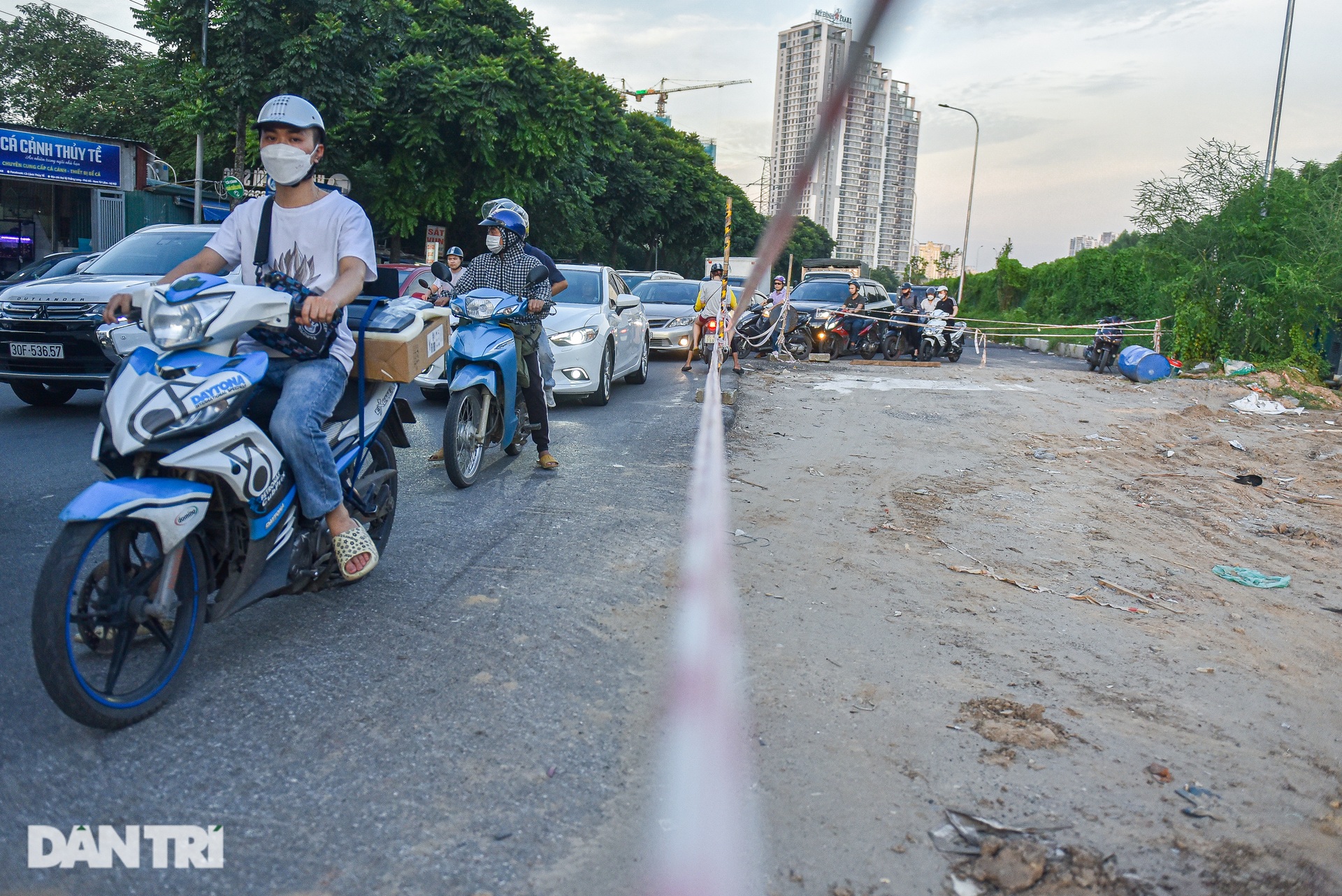 Đường gom Đại lộ Thăng Long thành con đường đau khổ vì ùn tắc triền miên - 10