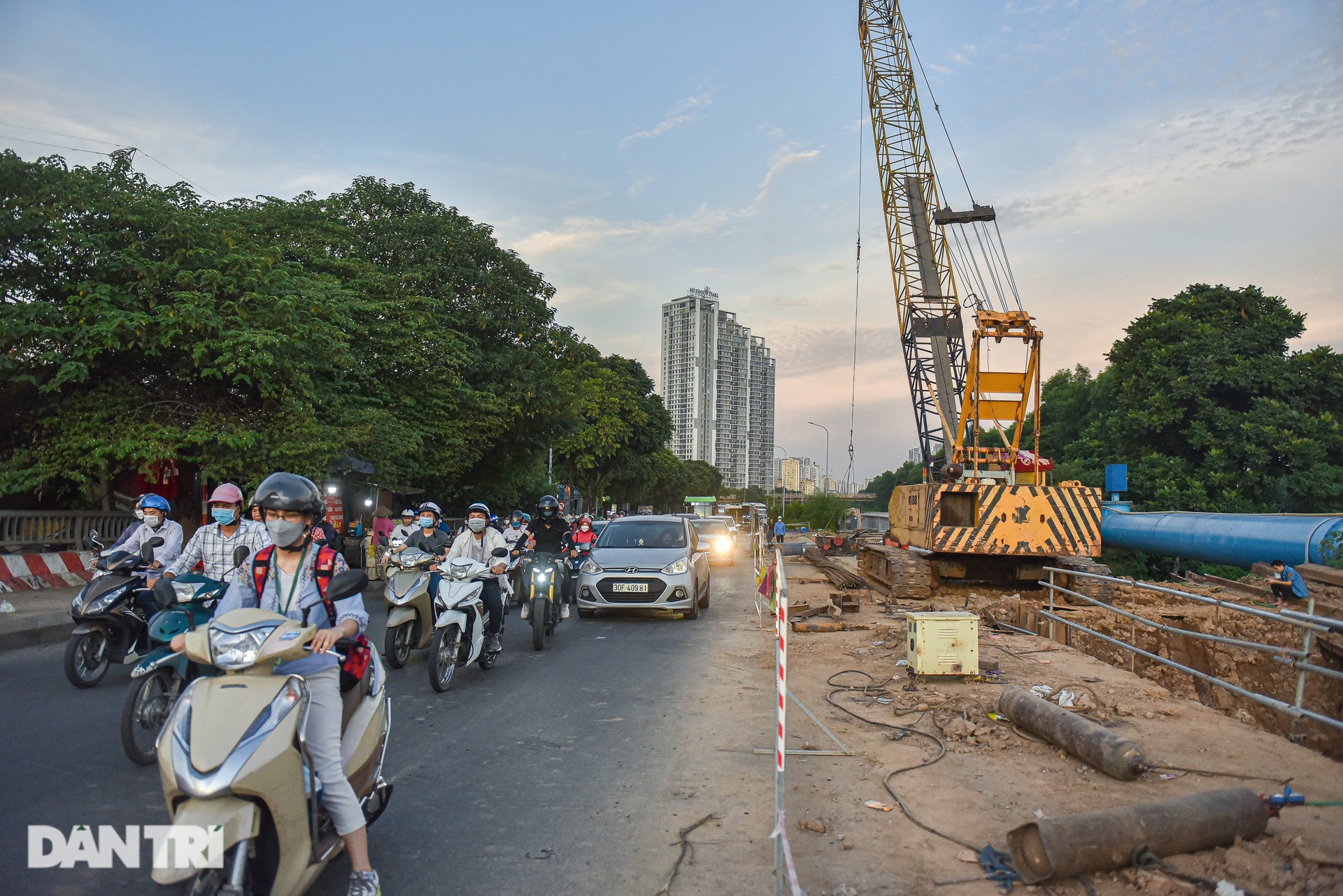 Đường gom Đại lộ Thăng Long thành con đường đau khổ vì ùn tắc triền miên - 11