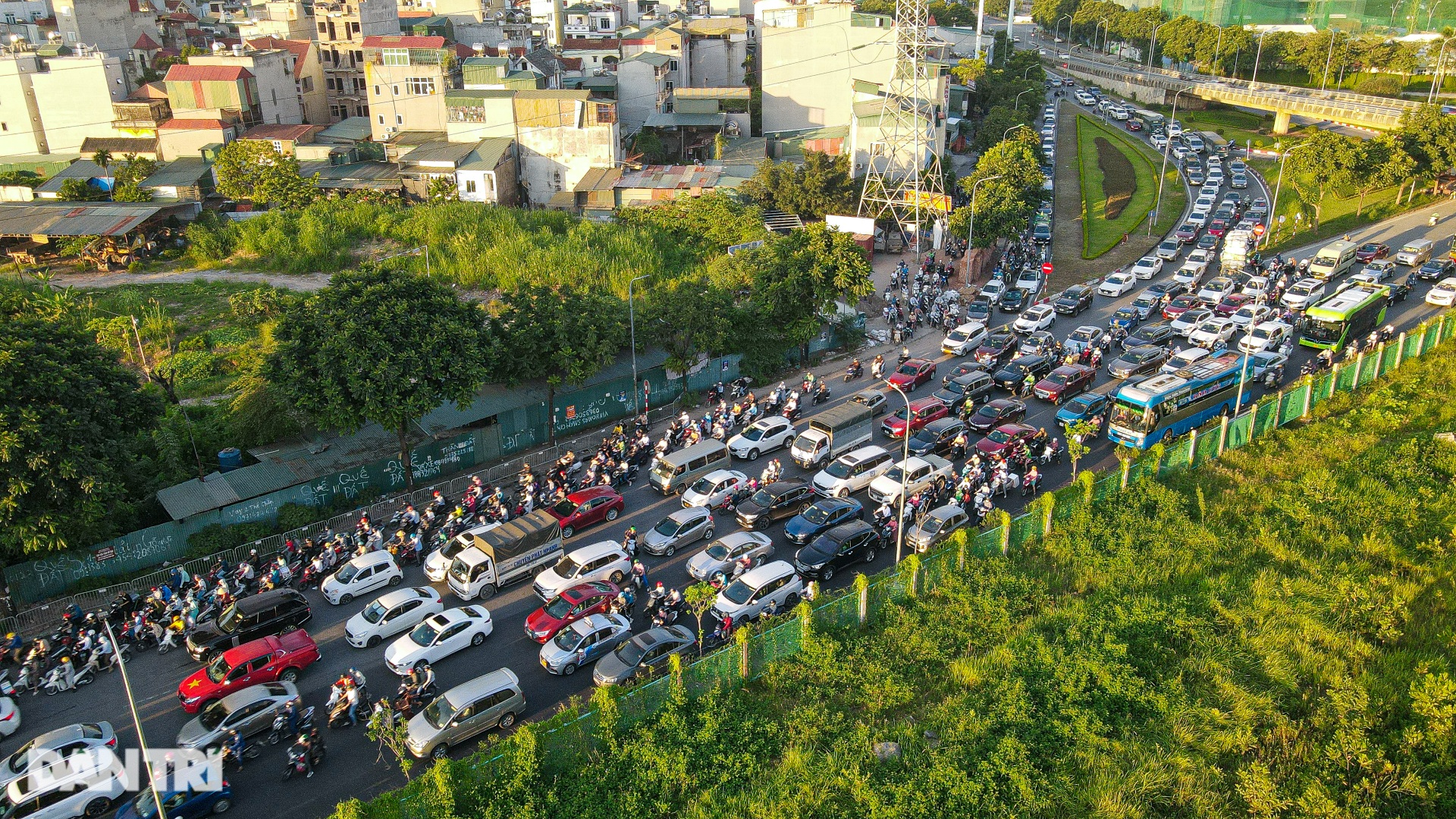 Đường gom Đại lộ Thăng Long thành con đường đau khổ vì ùn tắc triền miên - 3