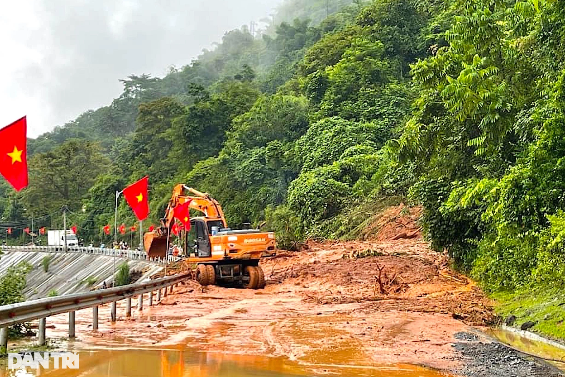 Cảnh lũ ống tàn phá huyện nghèo biên giới Nghệ An - 10