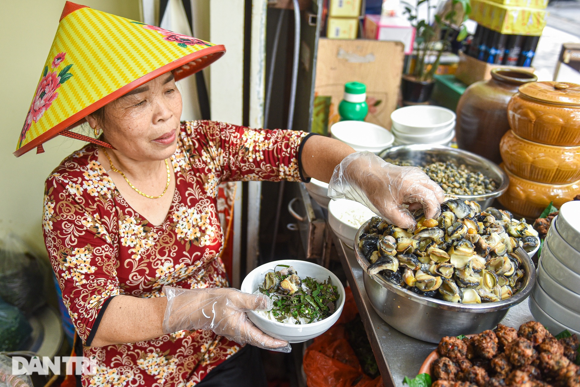 Quán bún ốc vị xưa hơn 30 năm tuổi, bán 500 bát/ngày ở Hà Nội