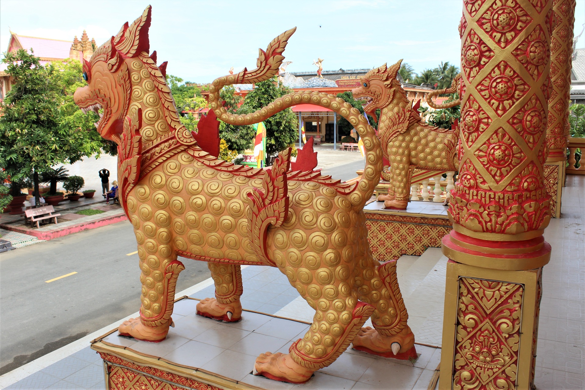 Chùa Khmer hơn 130 năm tuổi rực sắc màu ở miền Tây - 7