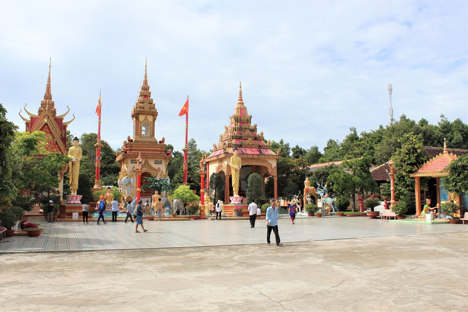 Chùa Khmer hơn 130 năm tuổi rực sắc màu ở miền Tây - 13