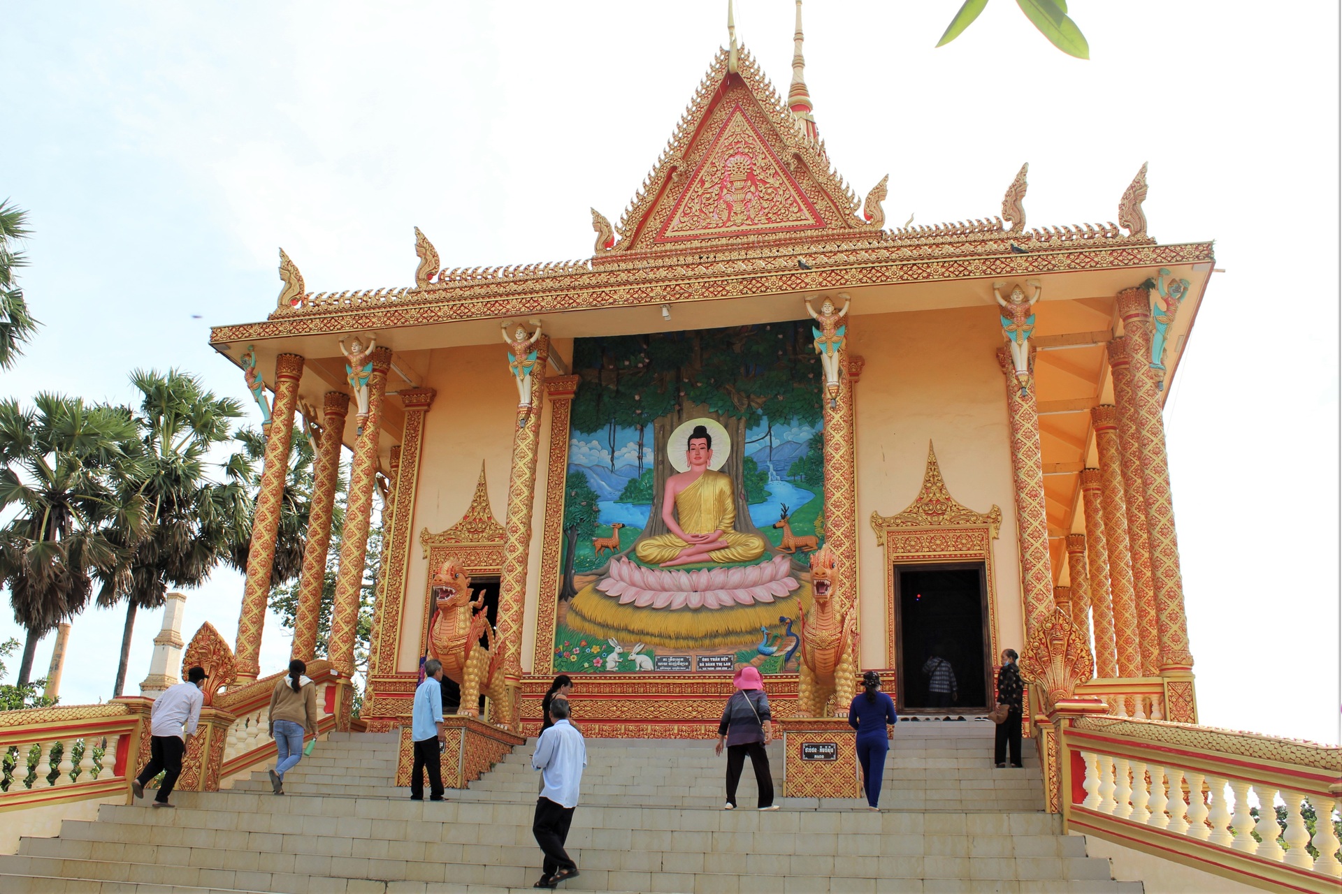 Chùa Khmer hơn 130 năm tuổi rực sắc màu ở miền Tây - 5