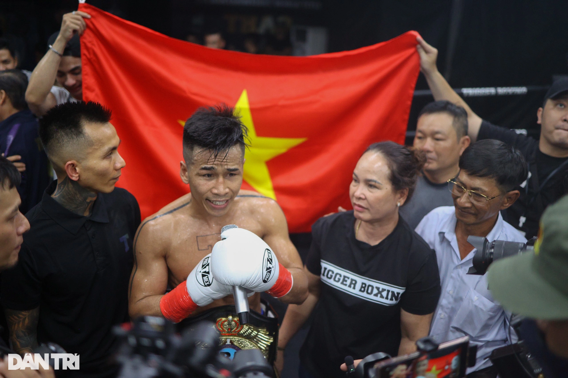 Võ sĩ Trần Văn Thảo hạ knock-out đối thủ để giành đai vô địch IBA thế giới - 13 Võ sĩ Trần Văn Thảo hạ knock-out đối thủ để giành đai vô địch IBA thế giới - 13