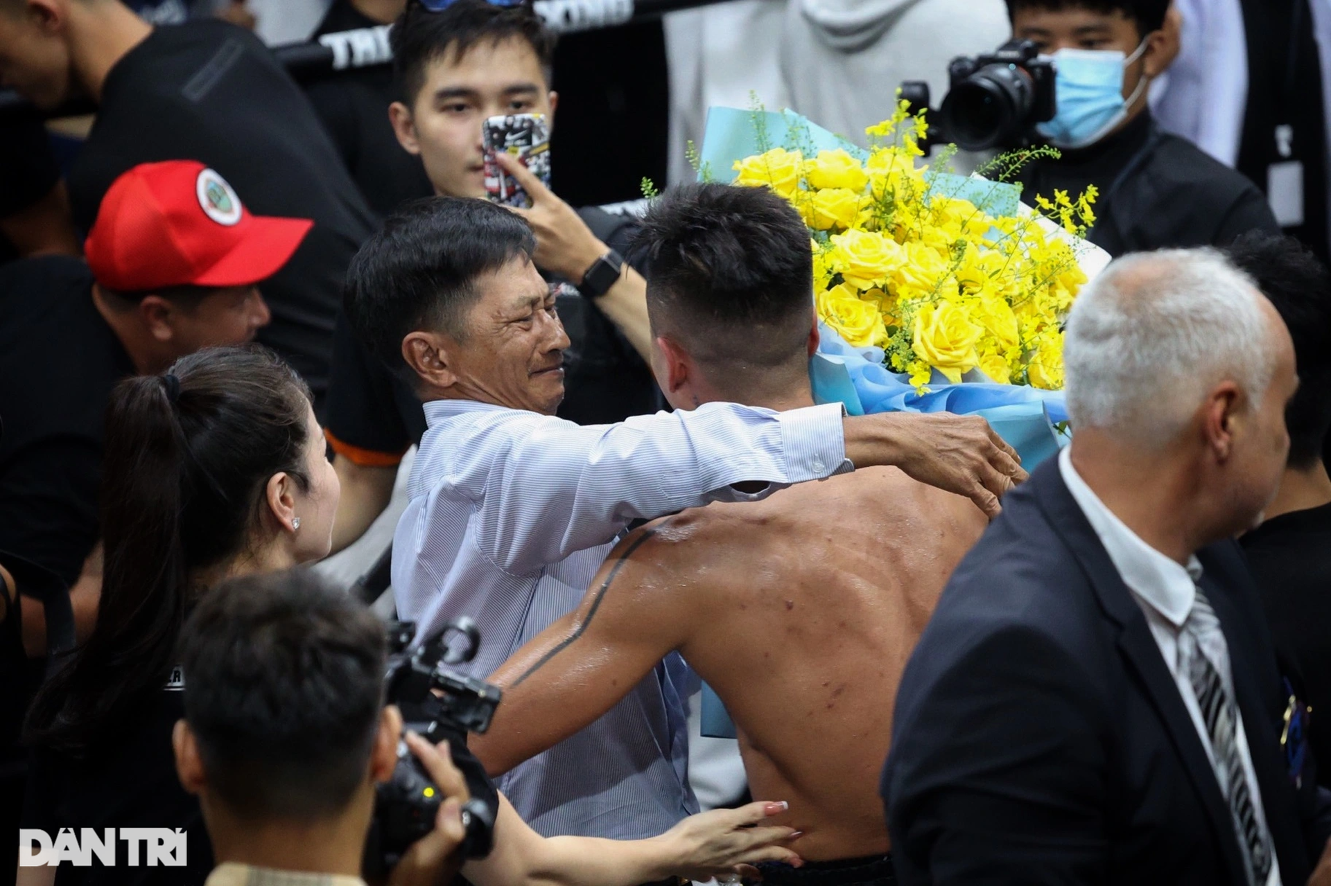 Võ sĩ Trần Văn Thảo hạ knock-out đối thủ để giành đai vô địch IBA thế giới - 12 Võ sĩ Trần Văn Thảo hạ knock-out đối thủ để giành đai vô địch IBA thế giới - 12