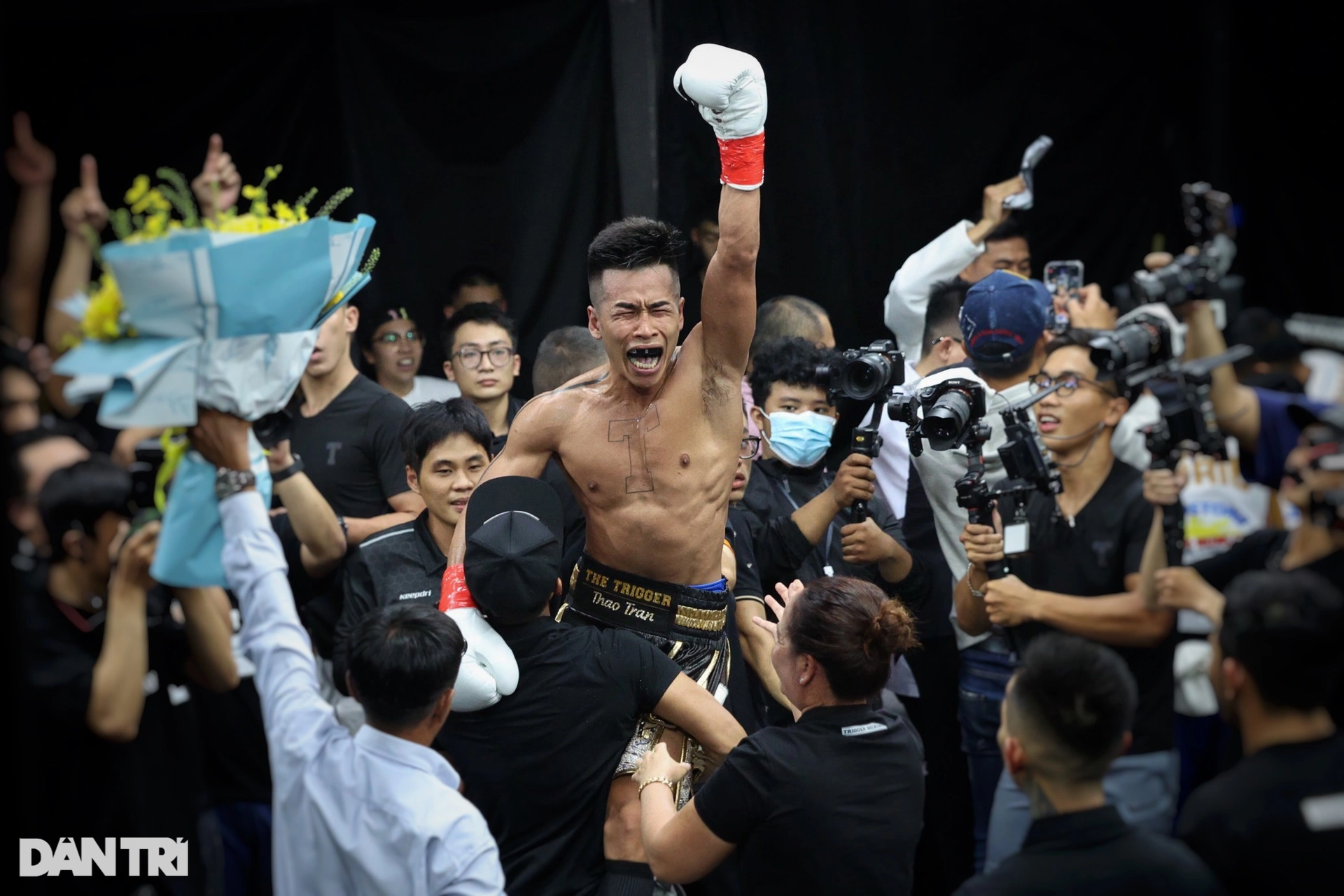 Võ sĩ Trần Văn Thảo hạ knock-out đối thủ để giành đai vô địch IBA thế giới - 1