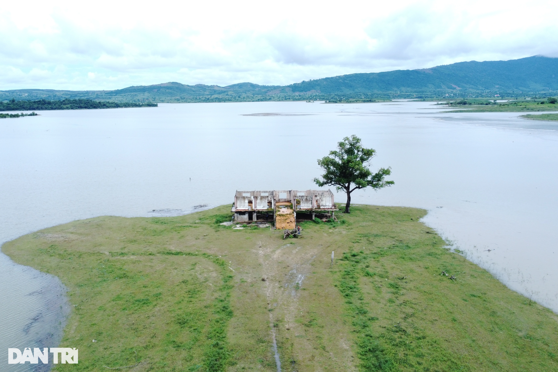 Nguyên Bí thư Tỉnh ủy Đắk Lắk: Tôi già rồi, tôi sẽ tự ra khỏi rừng - 4 Nguyên Bí thư Tỉnh ủy Đắk Lắk: Tôi già rồi, tôi sẽ tự ra khỏi rừng - 4