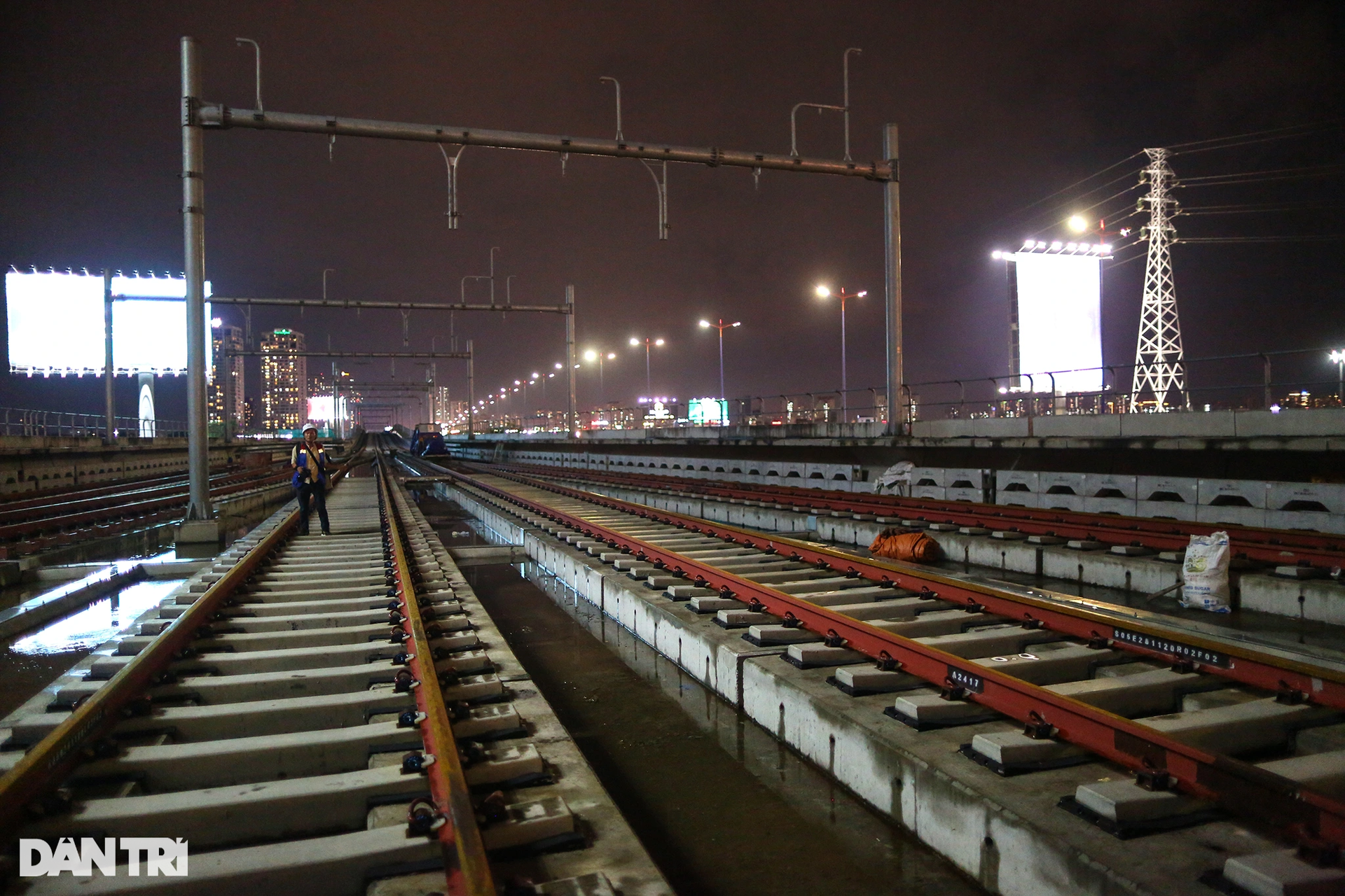 Cận cảnh nhà ga metro có mái che lớn nhất Việt Nam sắp về đích - 4 Cận cảnh nhà ga metro có mái che lớn nhất Việt Nam sắp về đích - 4