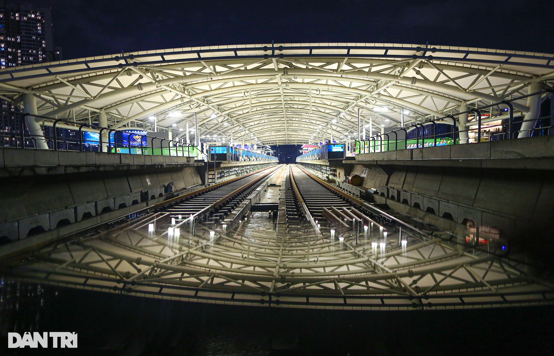 Cận cảnh nhà ga metro có mái che lớn nhất Việt Nam sắp về đích - 11 Cận cảnh nhà ga metro có mái che lớn nhất Việt Nam sắp về đích - 11