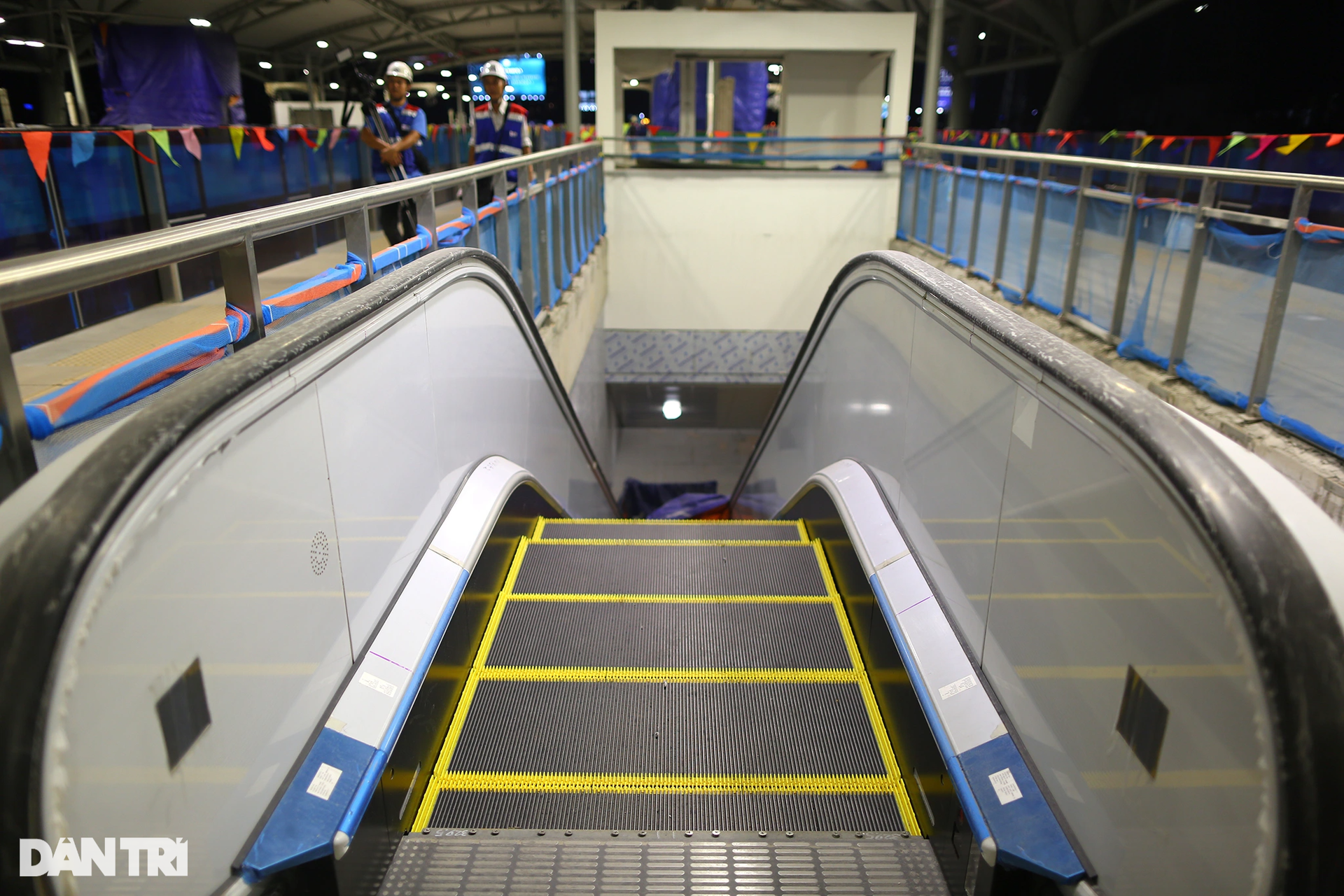 Cận cảnh nhà ga metro có mái che lớn nhất Việt Nam sắp về đích - 12 Cận cảnh nhà ga metro có mái che lớn nhất Việt Nam sắp về đích - 12
