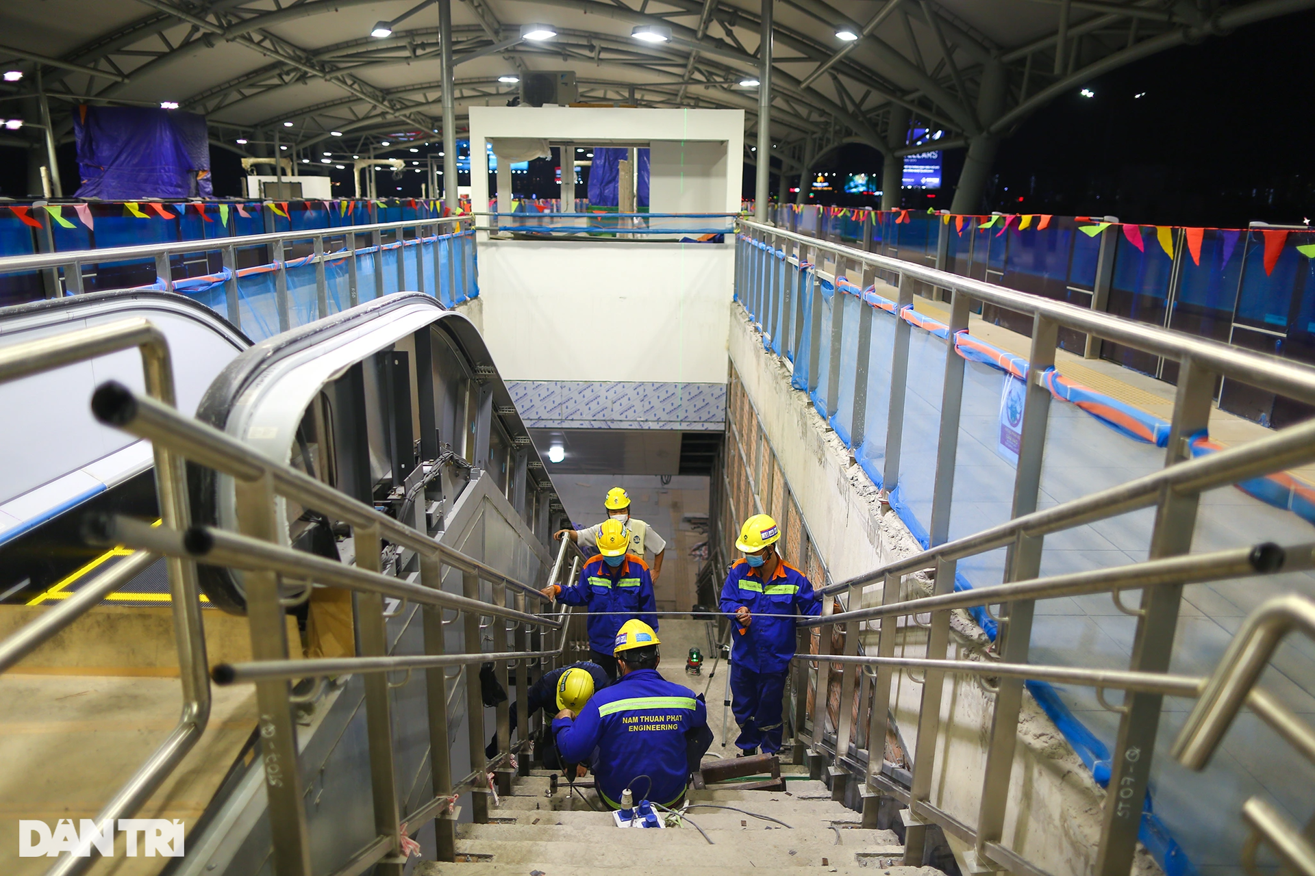Cận cảnh nhà ga metro có mái che lớn nhất Việt Nam sắp về đích - 8 Cận cảnh nhà ga metro có mái che lớn nhất Việt Nam sắp về đích - 8