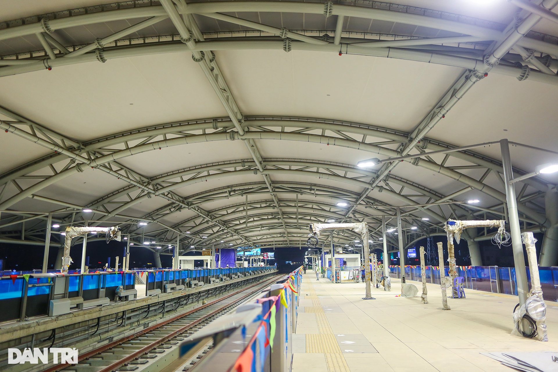 Cận cảnh nhà ga metro có mái che lớn nhất Việt Nam sắp về đích - 3 Cận cảnh nhà ga metro có mái che lớn nhất Việt Nam sắp về đích - 3
