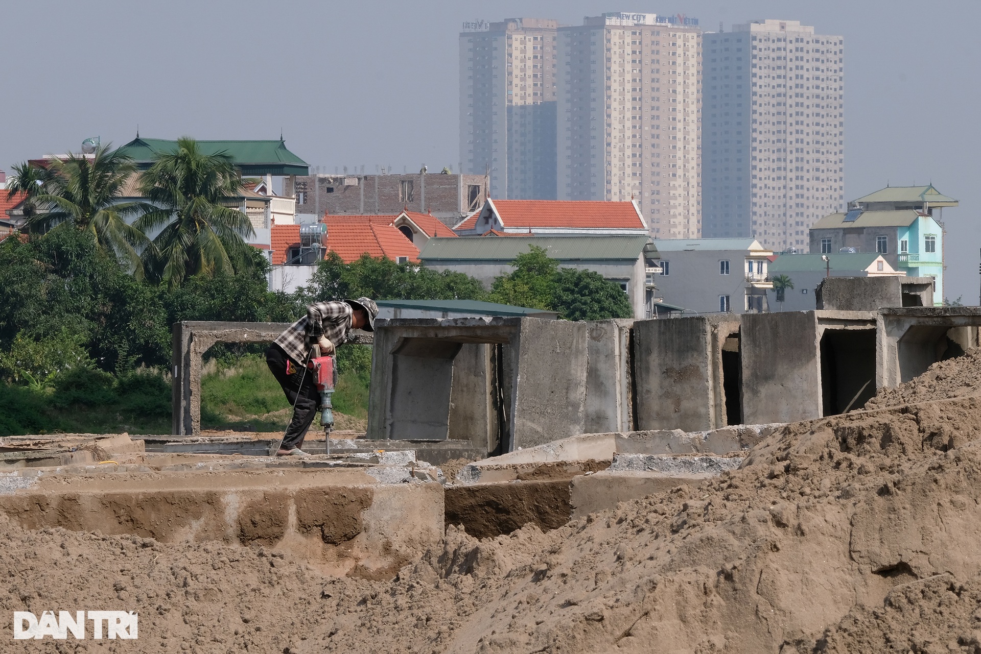Hà Nội: Đường vành đai 3,5 hơn 1.000 tỷ đồng thi công ì ạch, chậm tiến độ