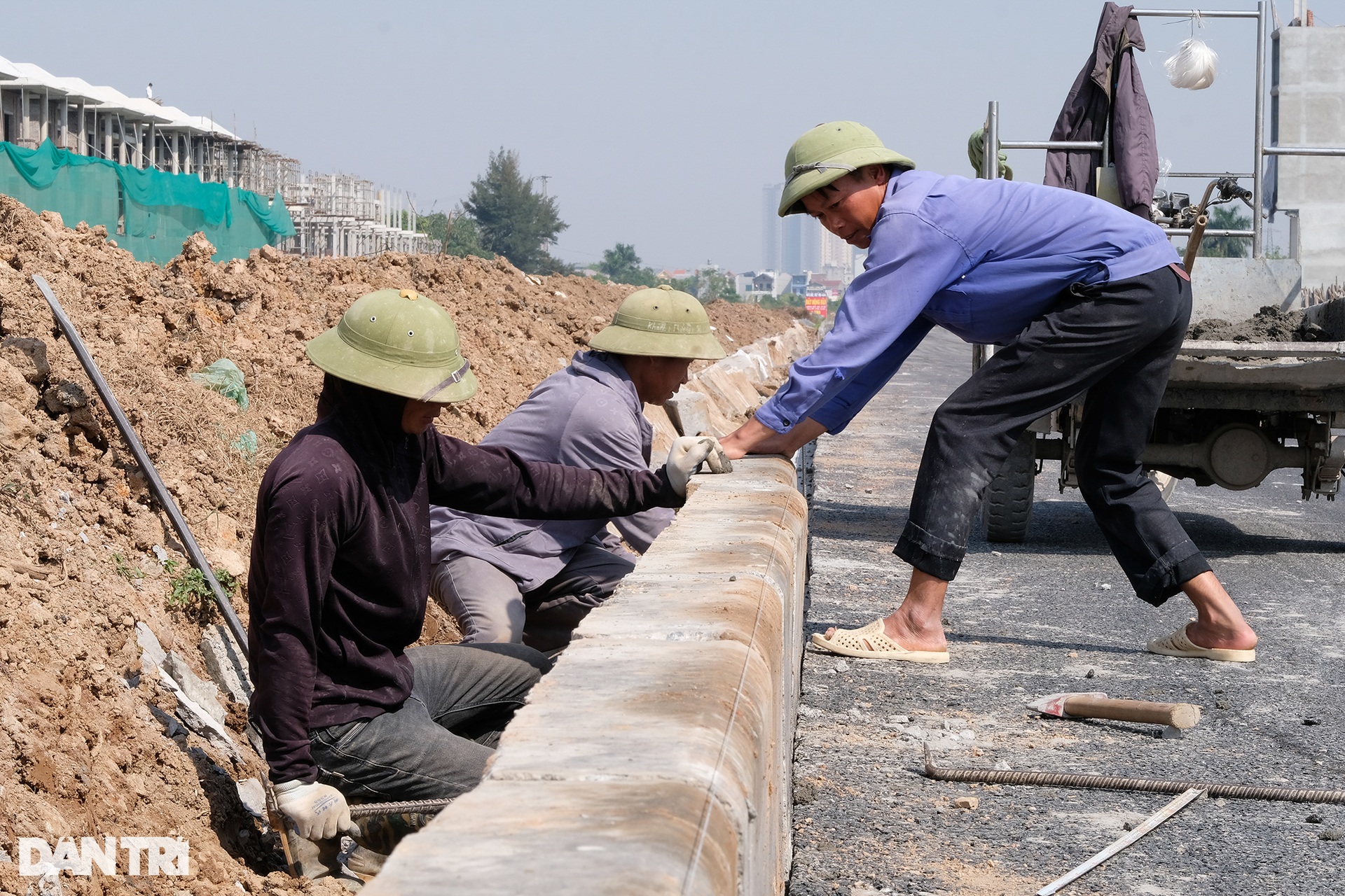 Hà Nội: Đường vành đai 3,5 hơn 1.000 tỷ đồng thi công ì ạch, chậm tiến độ